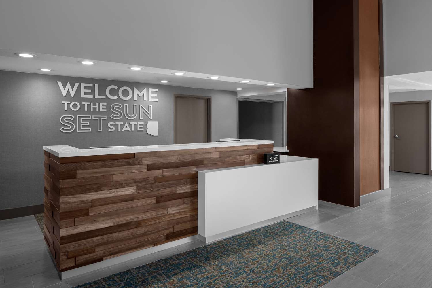 Hampton Inn Phoenix-Biltmore 2