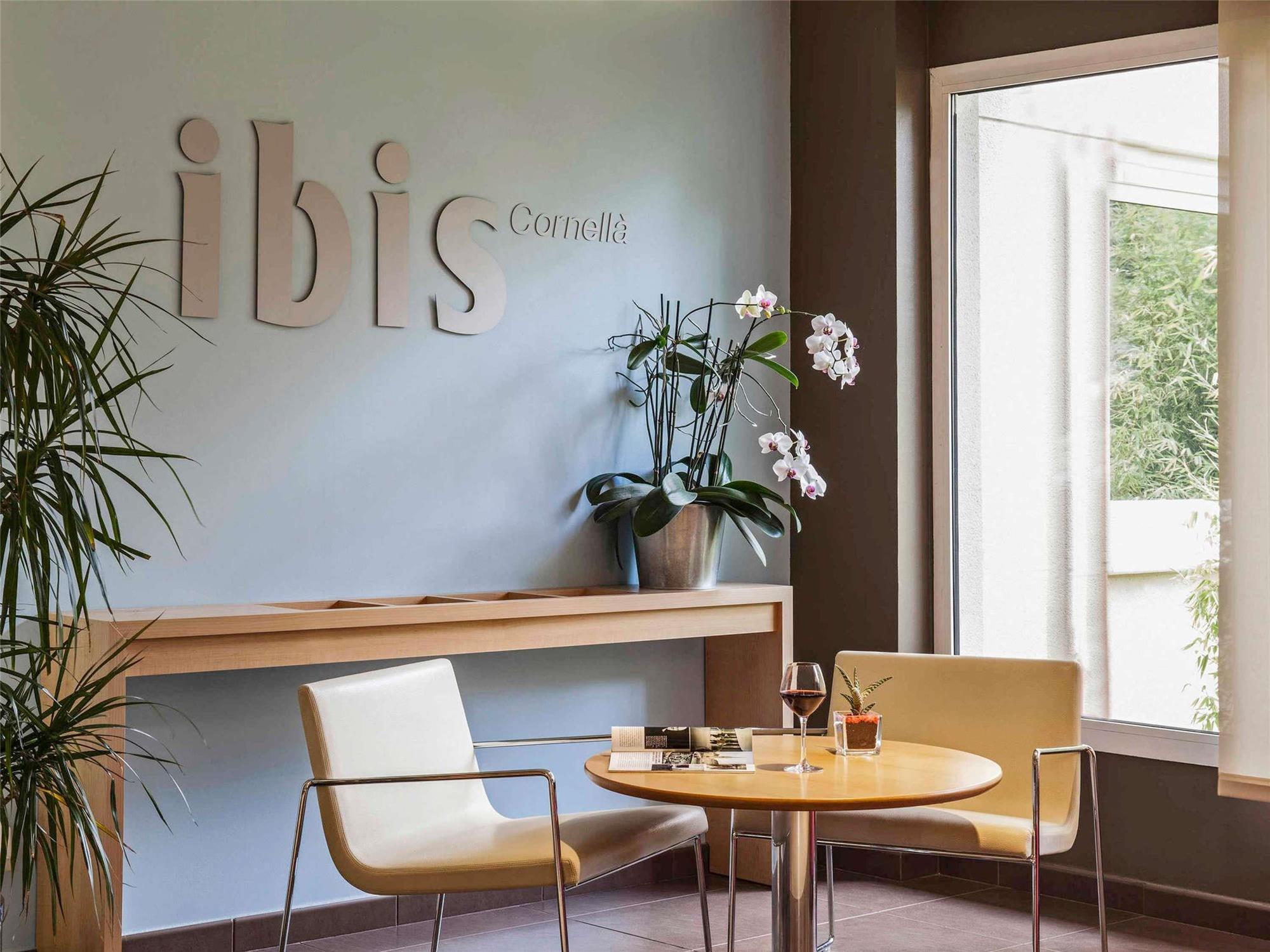 Ibis Cornella 1