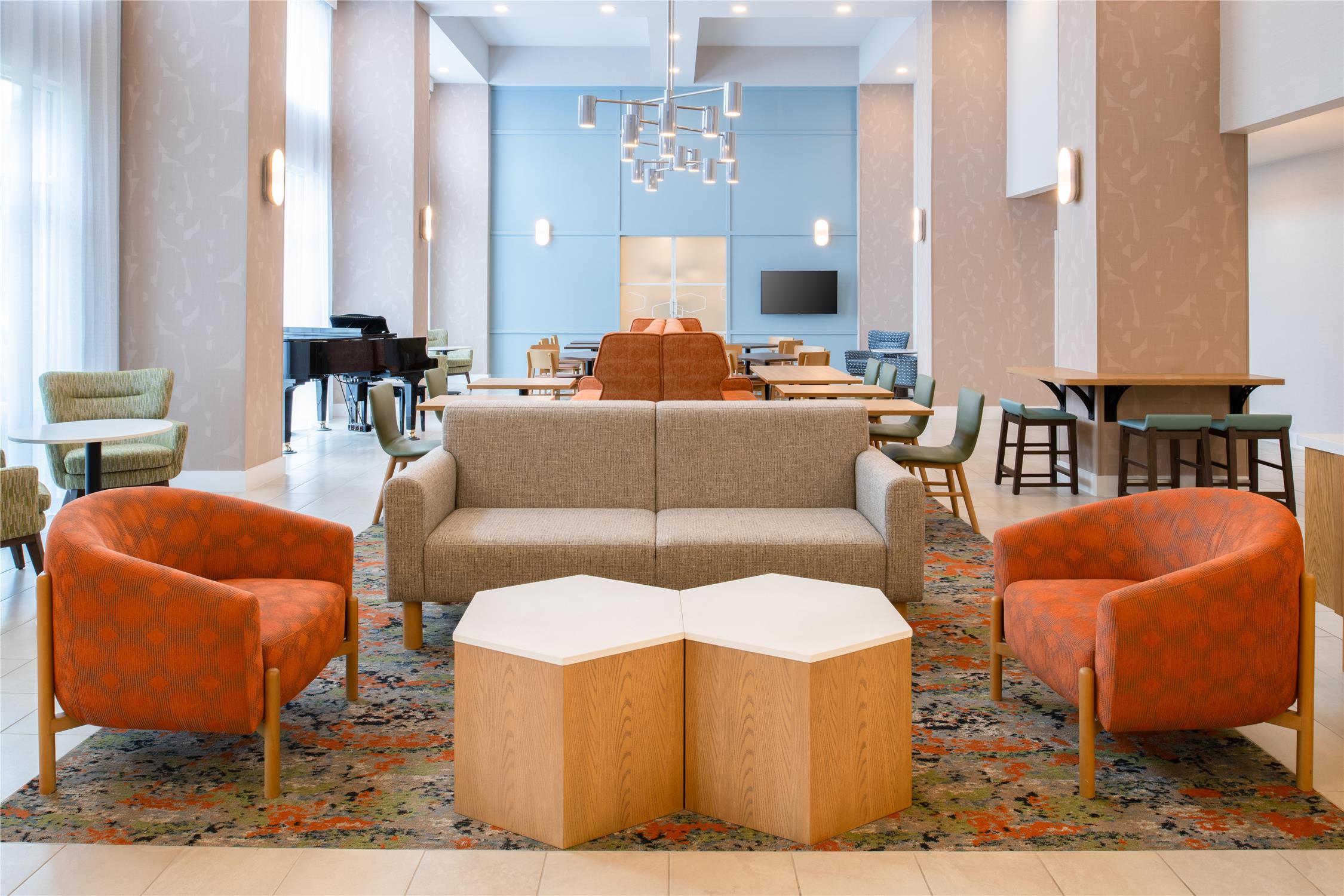 Hampton Inn & Suites Redding 2