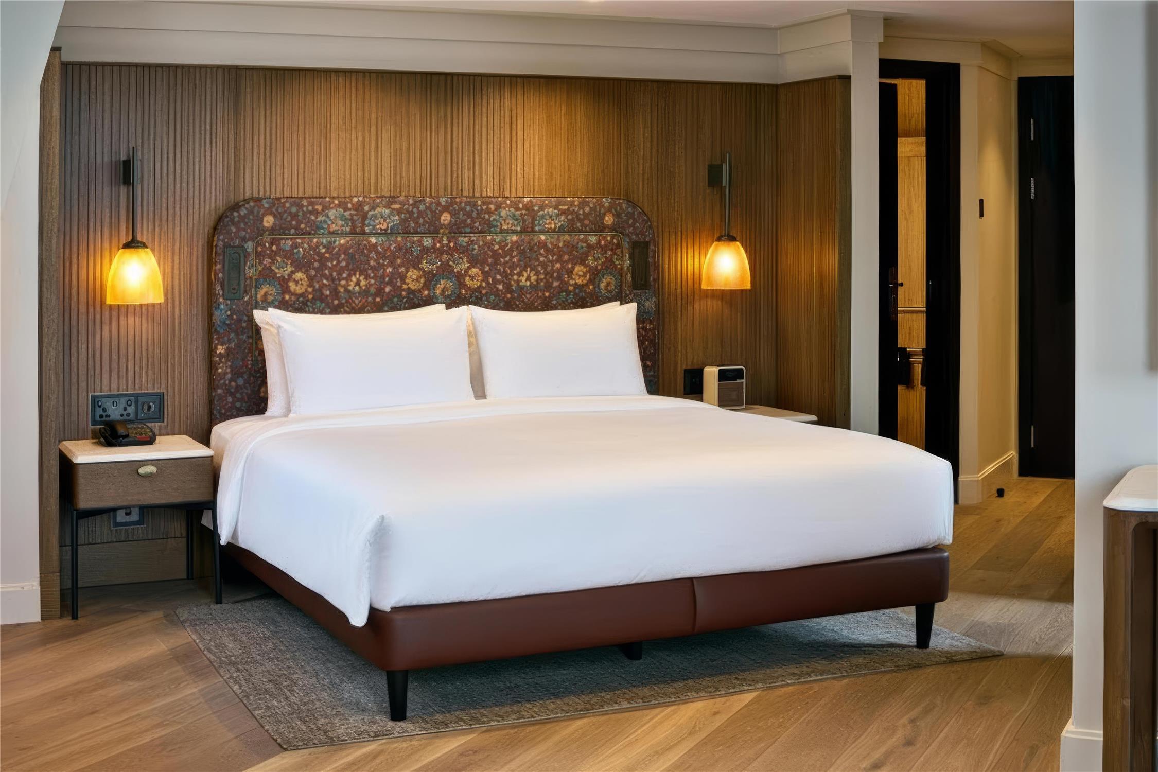 Corner Suite