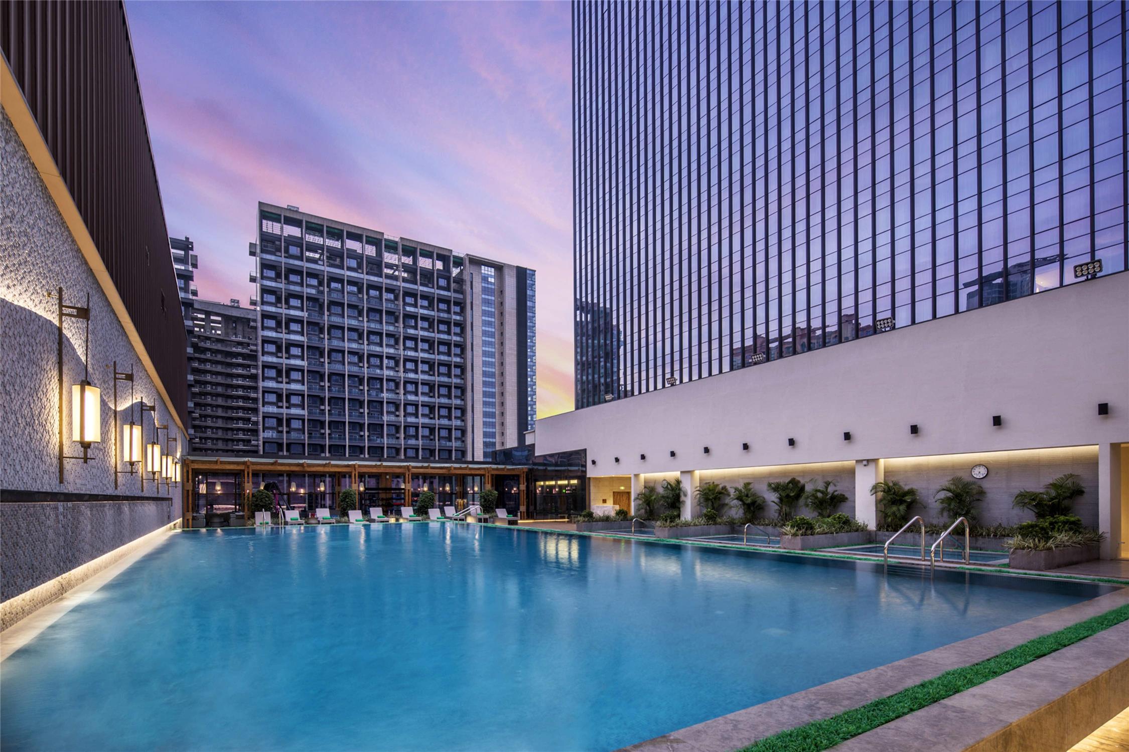 Doubletree By Hilton Shenzhen Longhua Shenzhen North Railway Station 2
