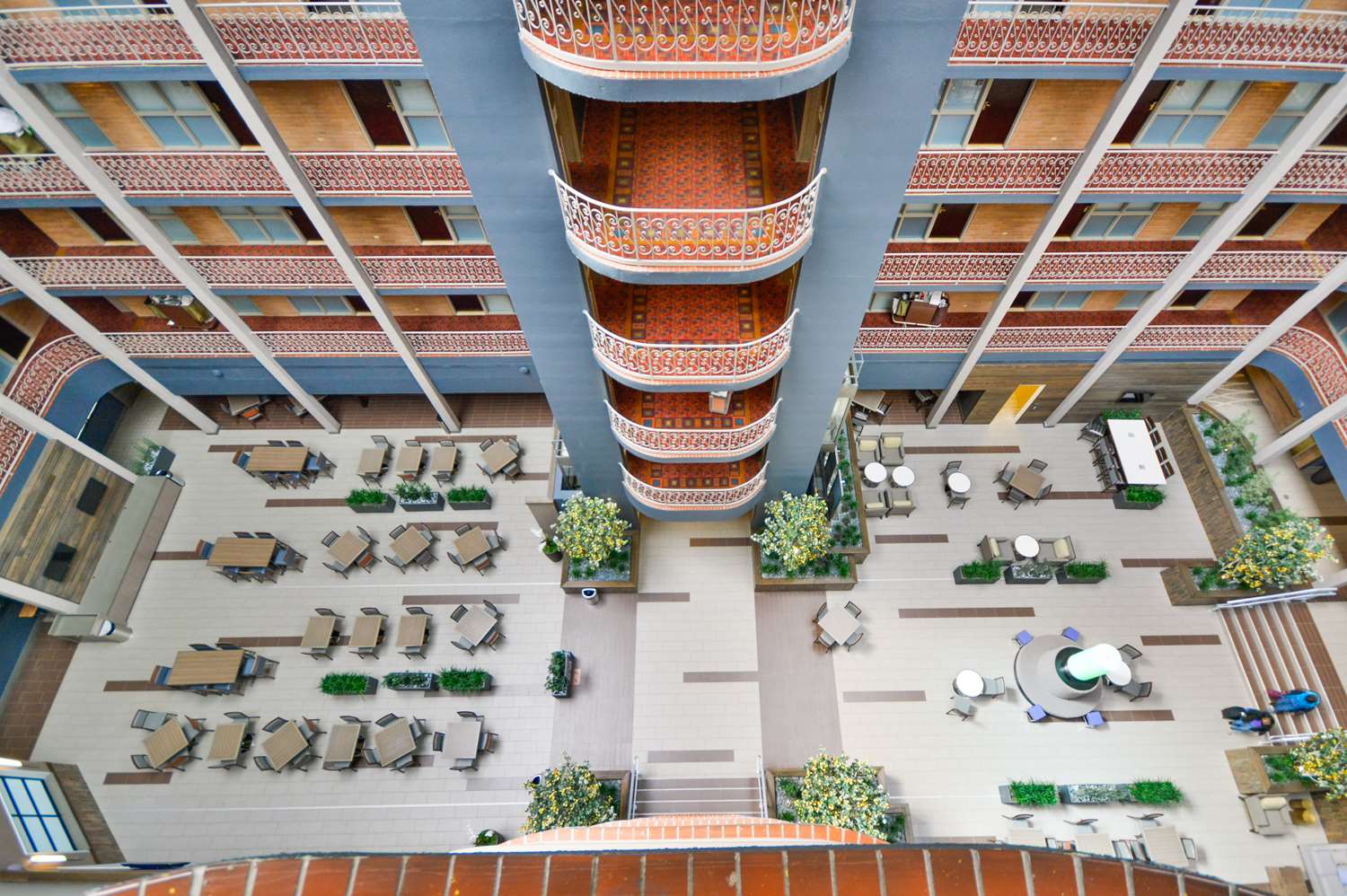Embassy Suites by Hilton Denver Central Park 2