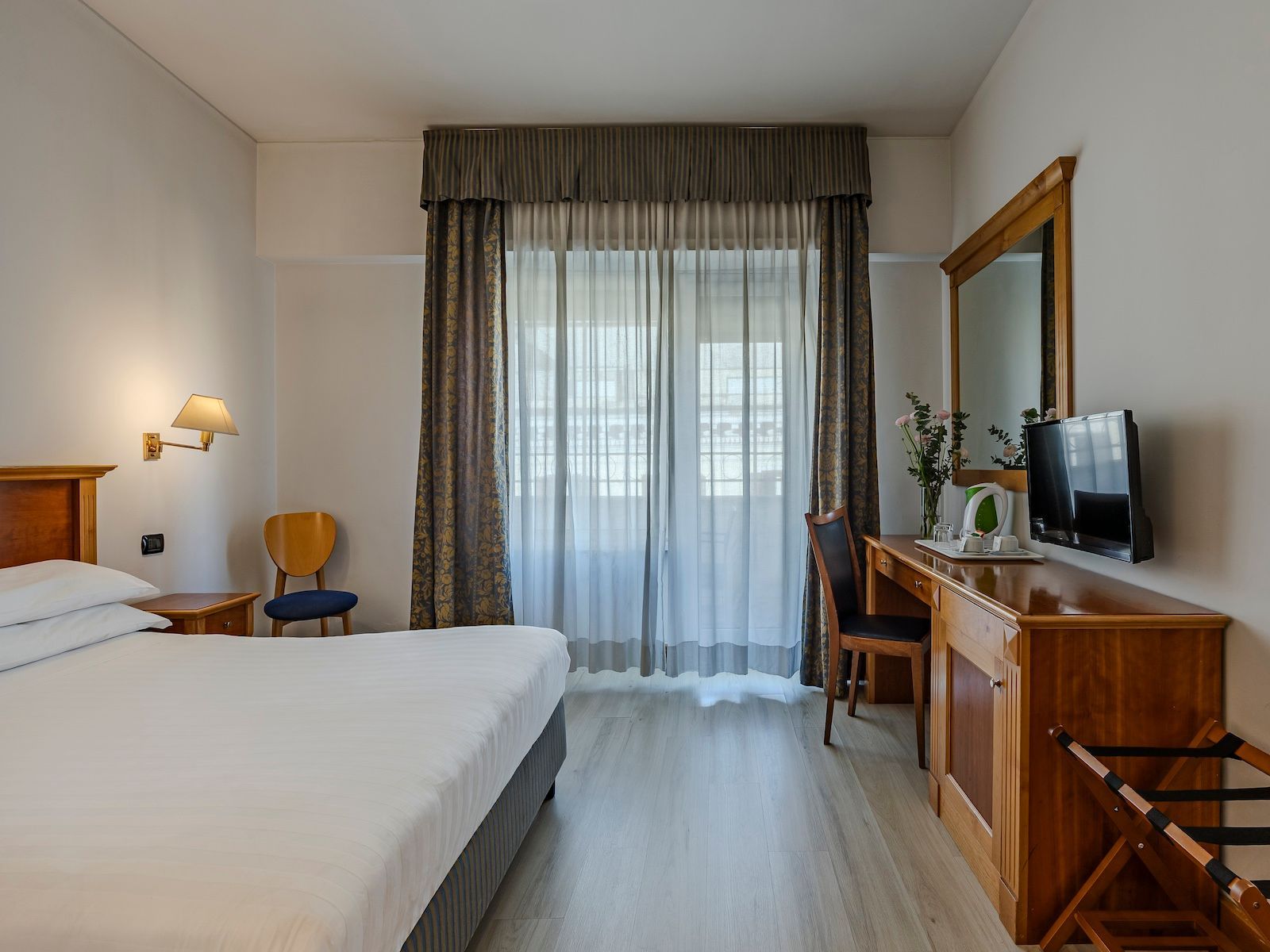 Hotel Diplomatic 2