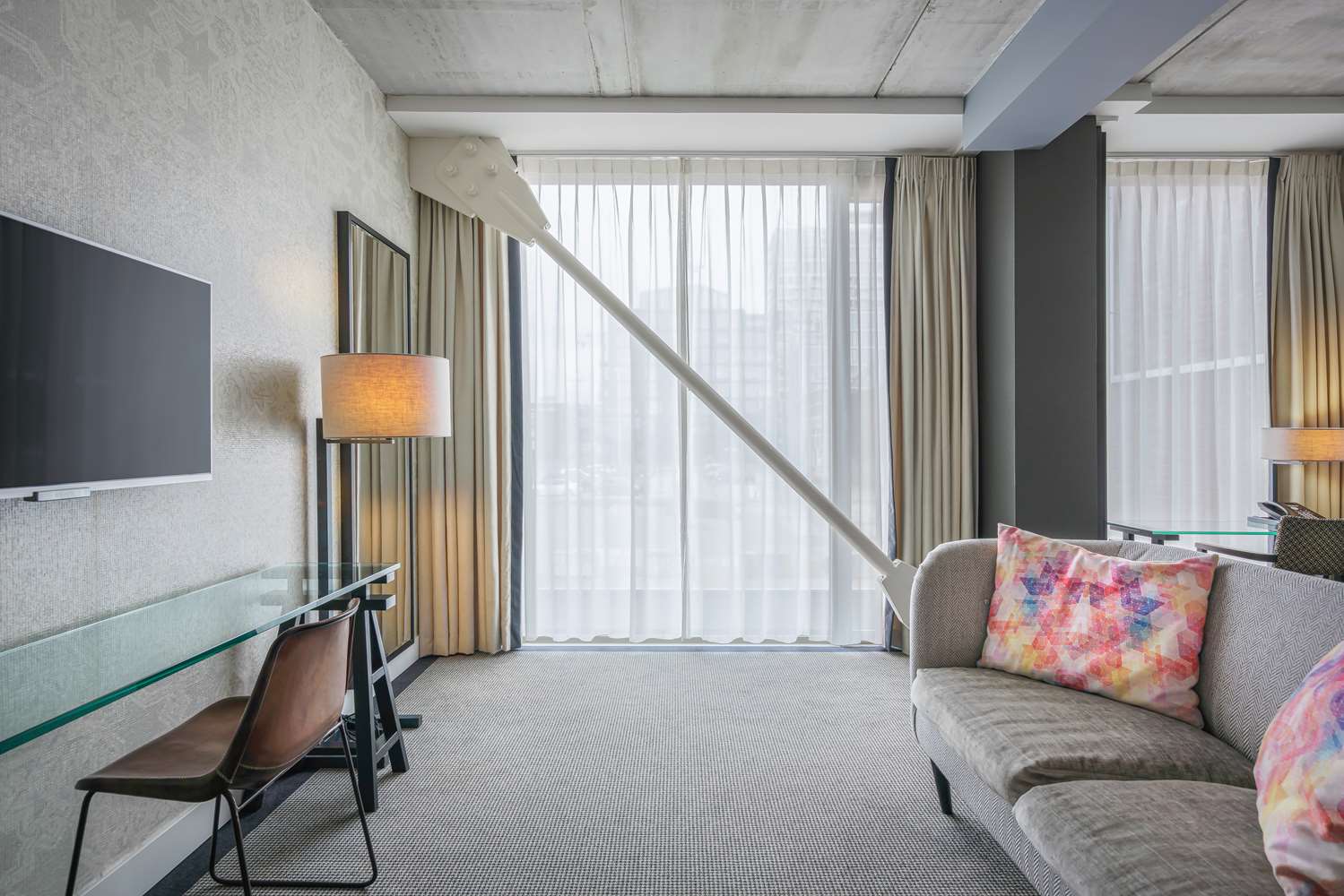 Deluxe queen room 