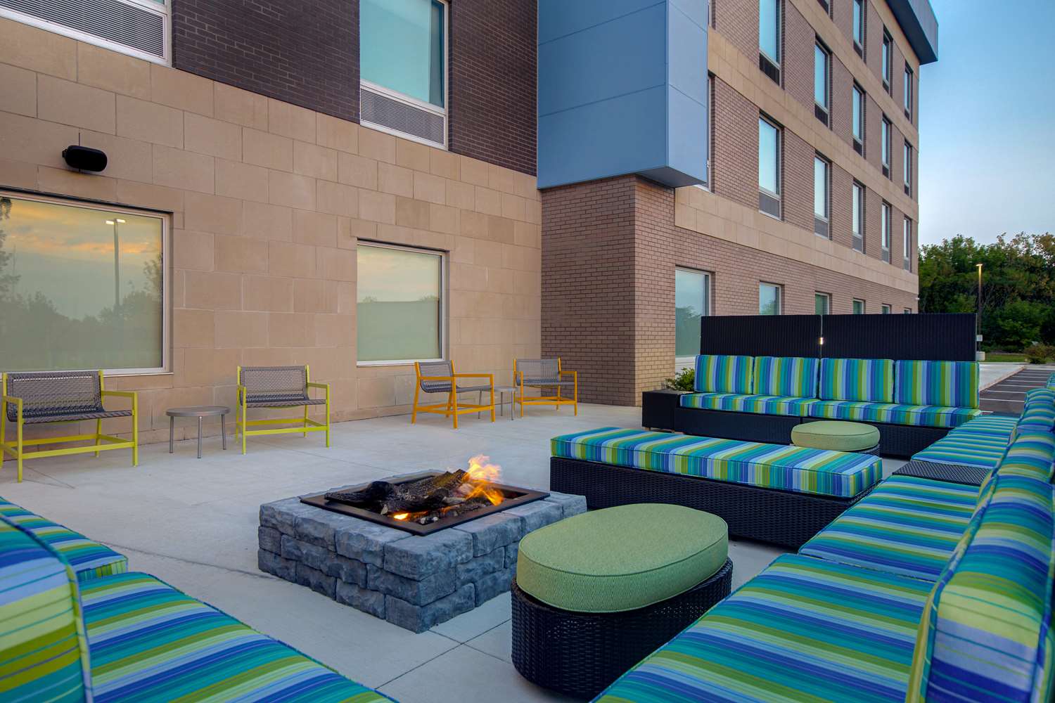Home2 Suites By Hilton Grand Rapids Airport 2