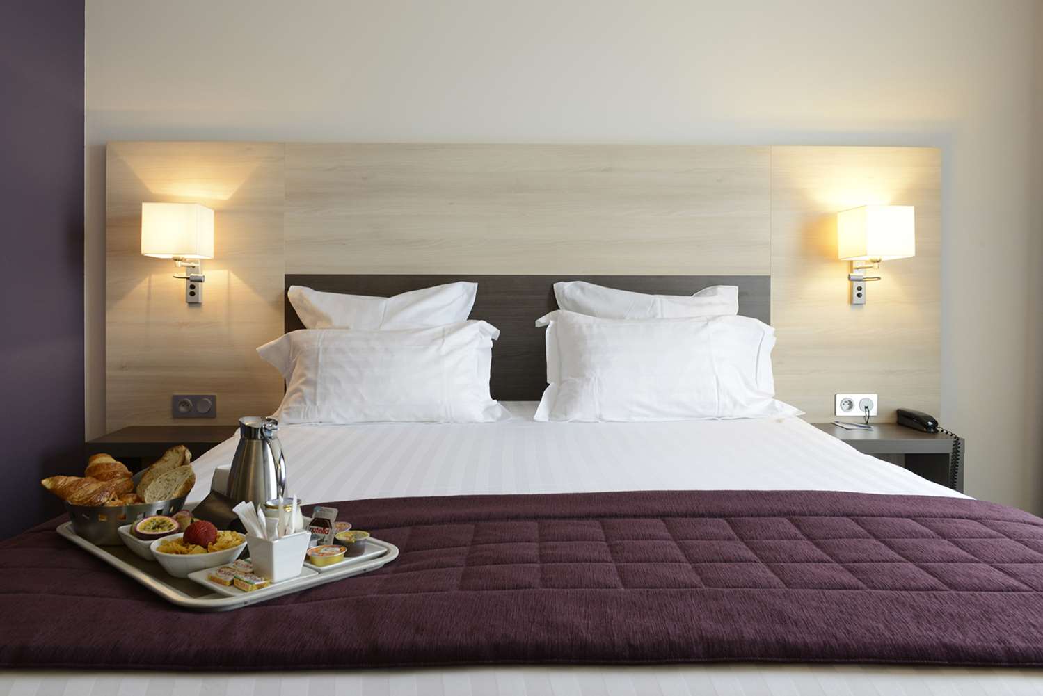 Kyriad Prestige Lyon Est - Saint Priest Eurexpo Hotel and SPA 1