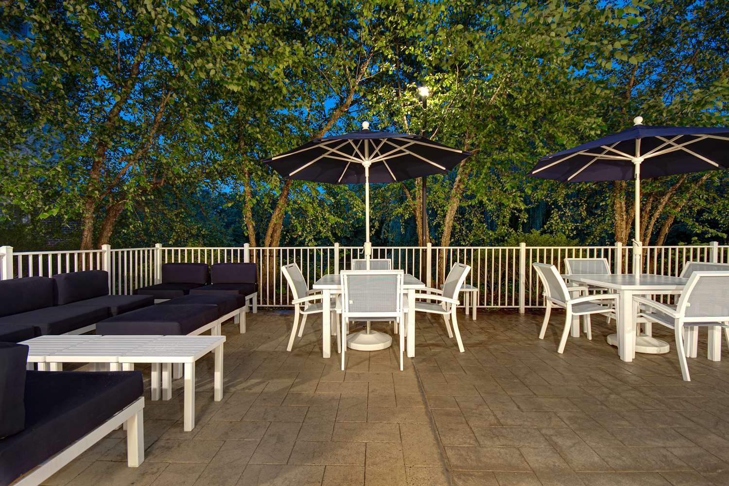 Hampton Inn & Suites Yonkers 2
