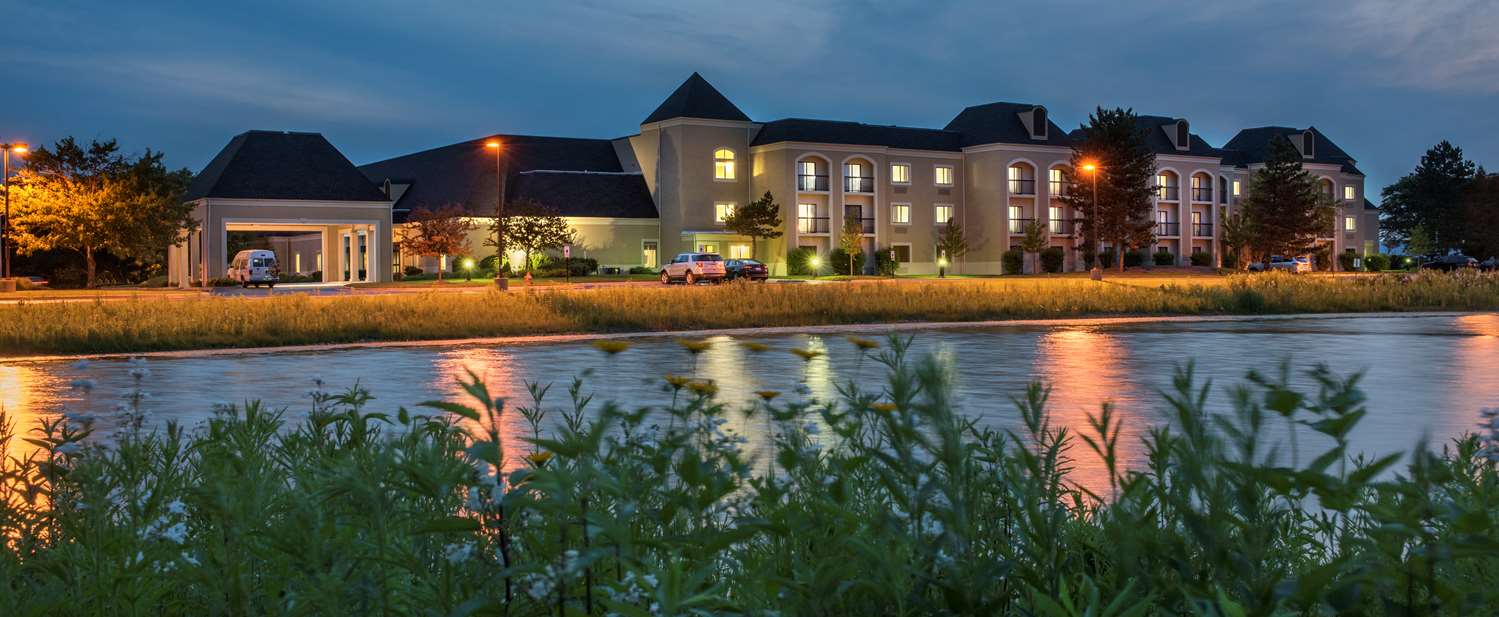 DoubleTree by Hilton Chicago Wood Dale - Elk Grove 1