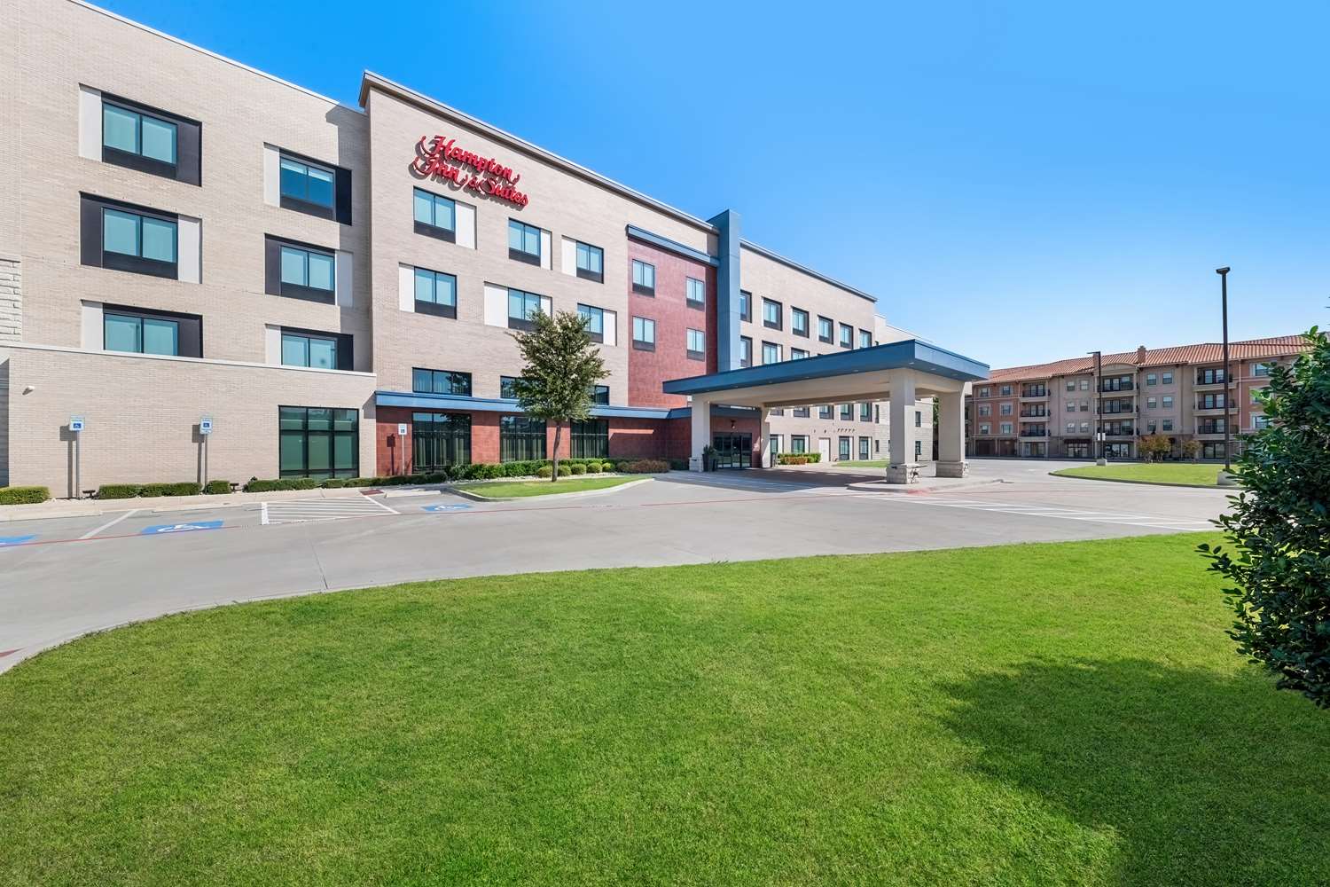 Hampton Inn & Suites Dallas - Farmers Branch 2