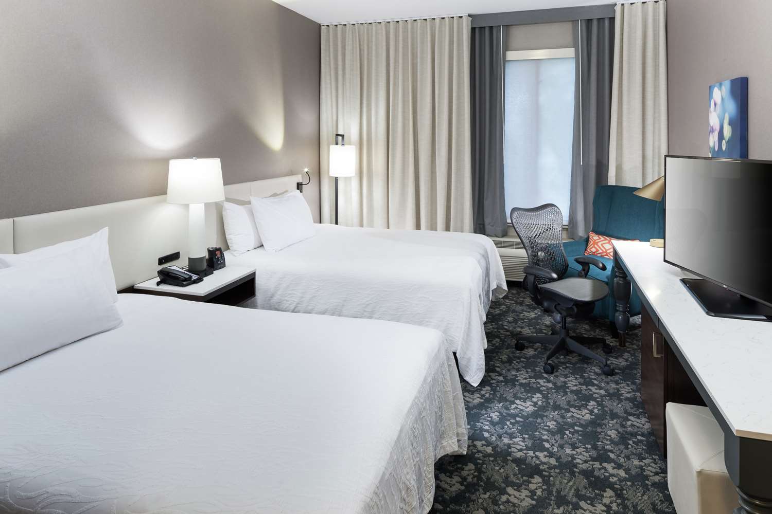 2 queen beds