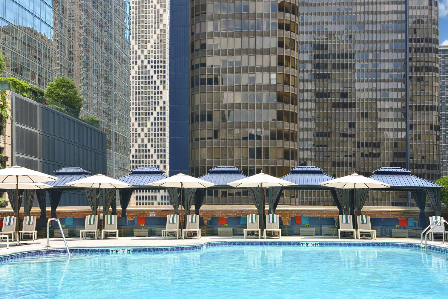 DoubleTree by Hilton Chicago-Magnificent Mile 1
