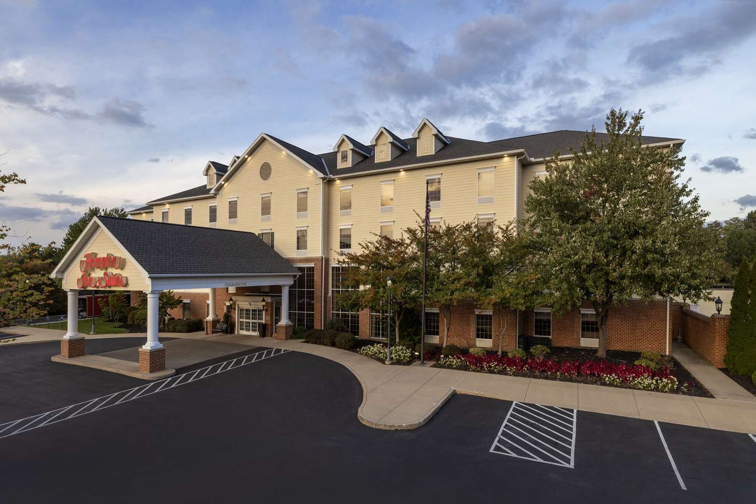 Hampton Inn & Suites State College at Williamsburg Square 1
