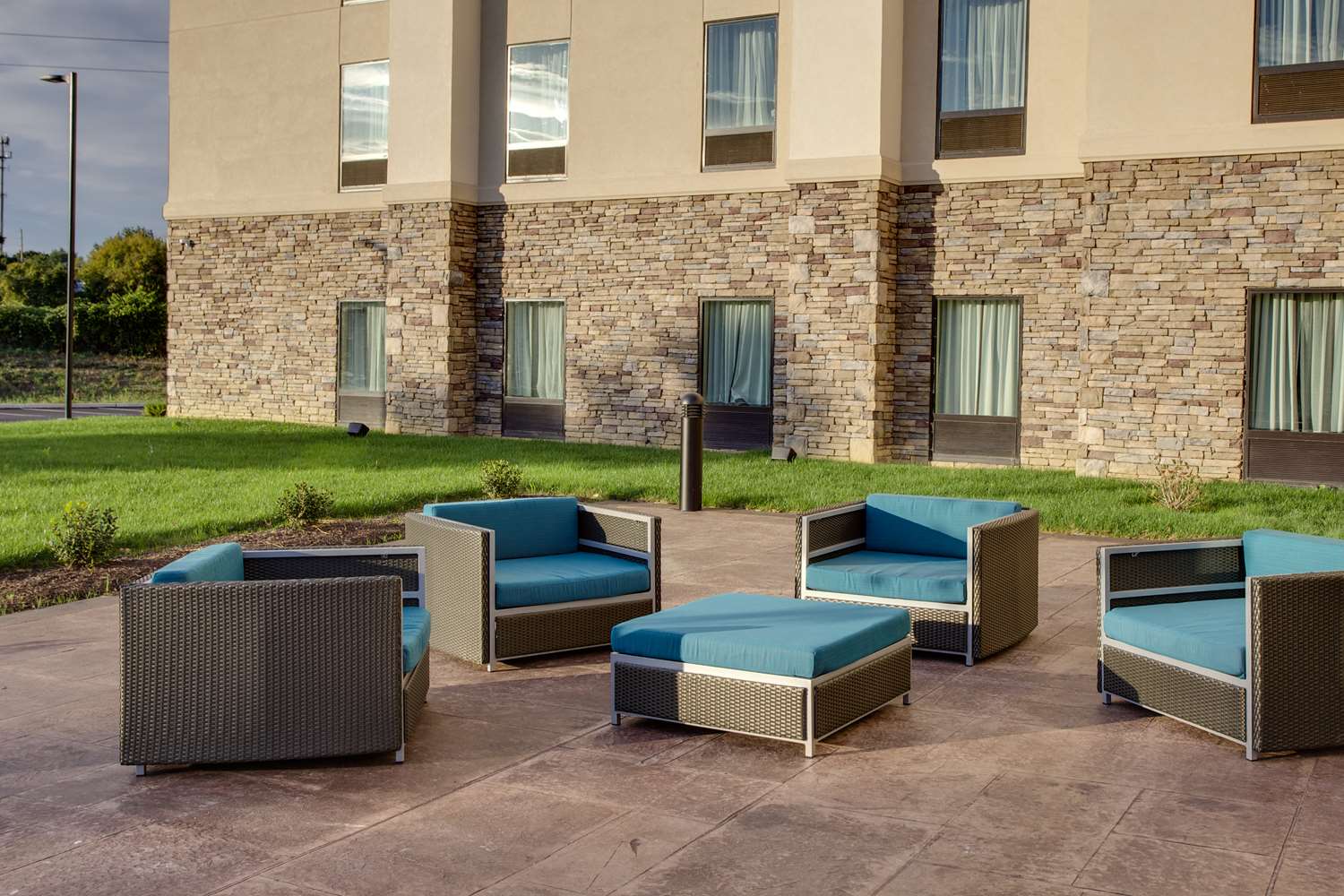 Hampton Inn & Suites Philadelphia/Bensalem 2