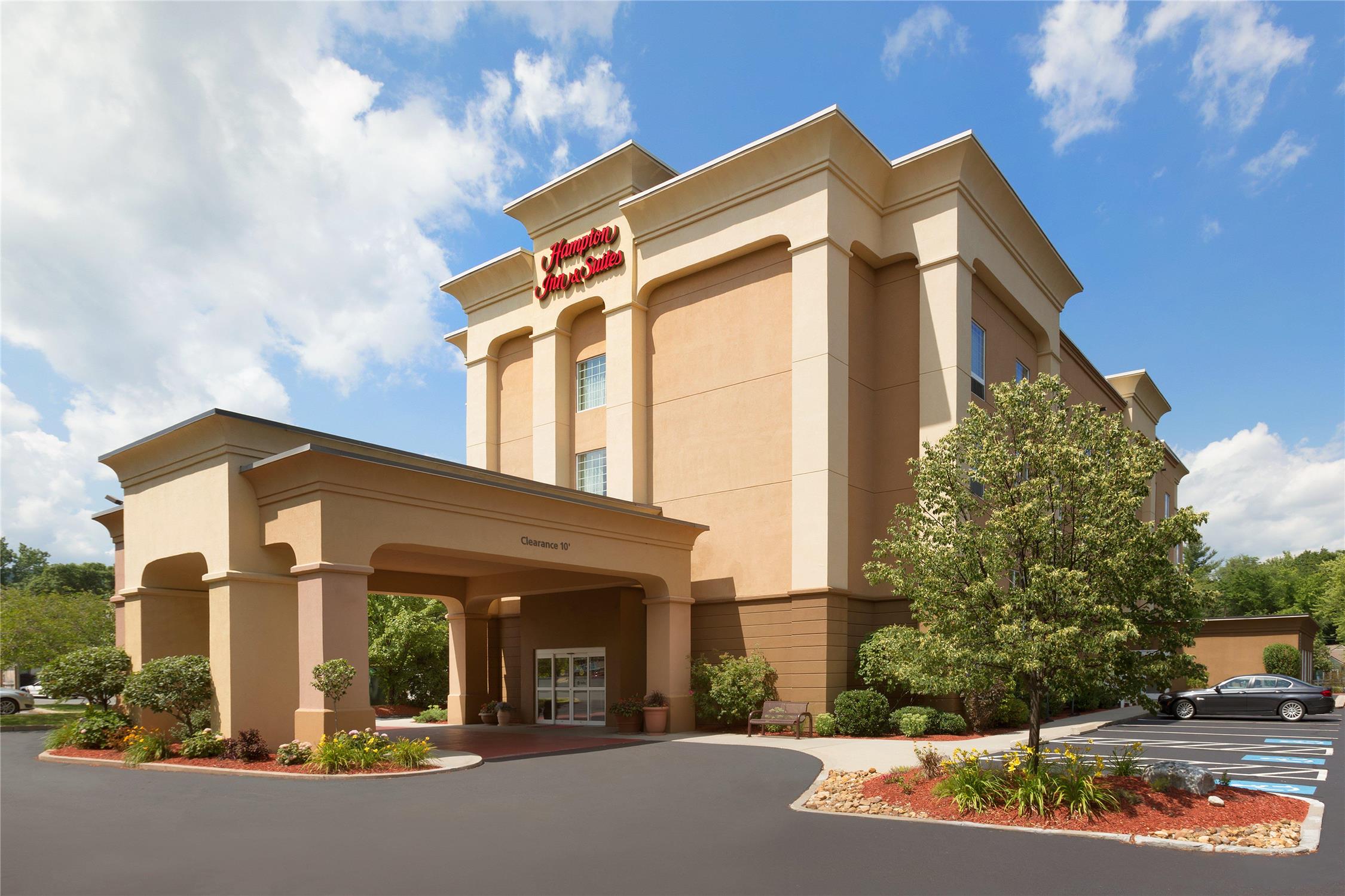 Hampton Inn & Suites Greenfield 1