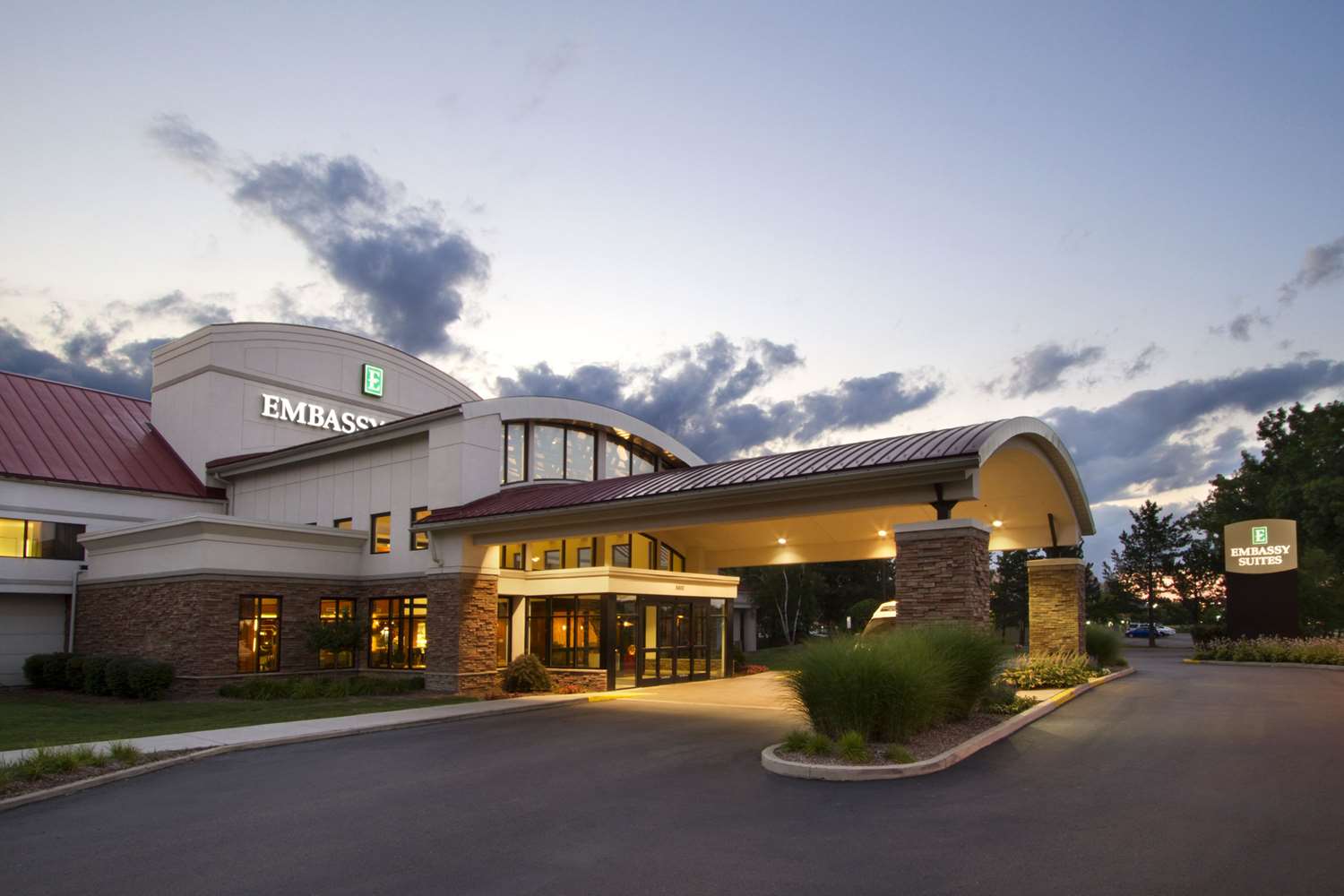 Embassy Suites by Hilton Detroit Metro Airport 1