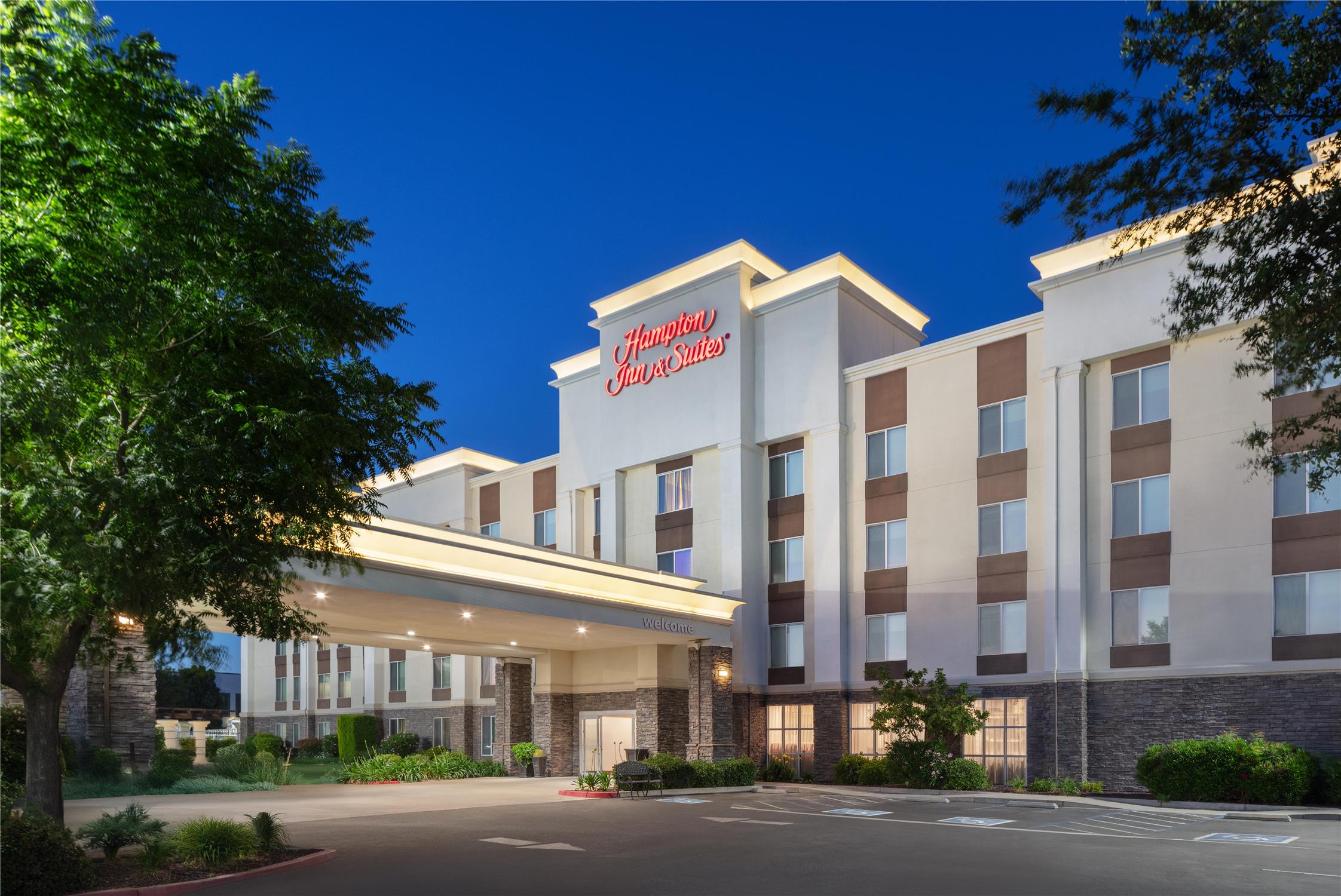 Hampton Inn & Suites Fresno 2