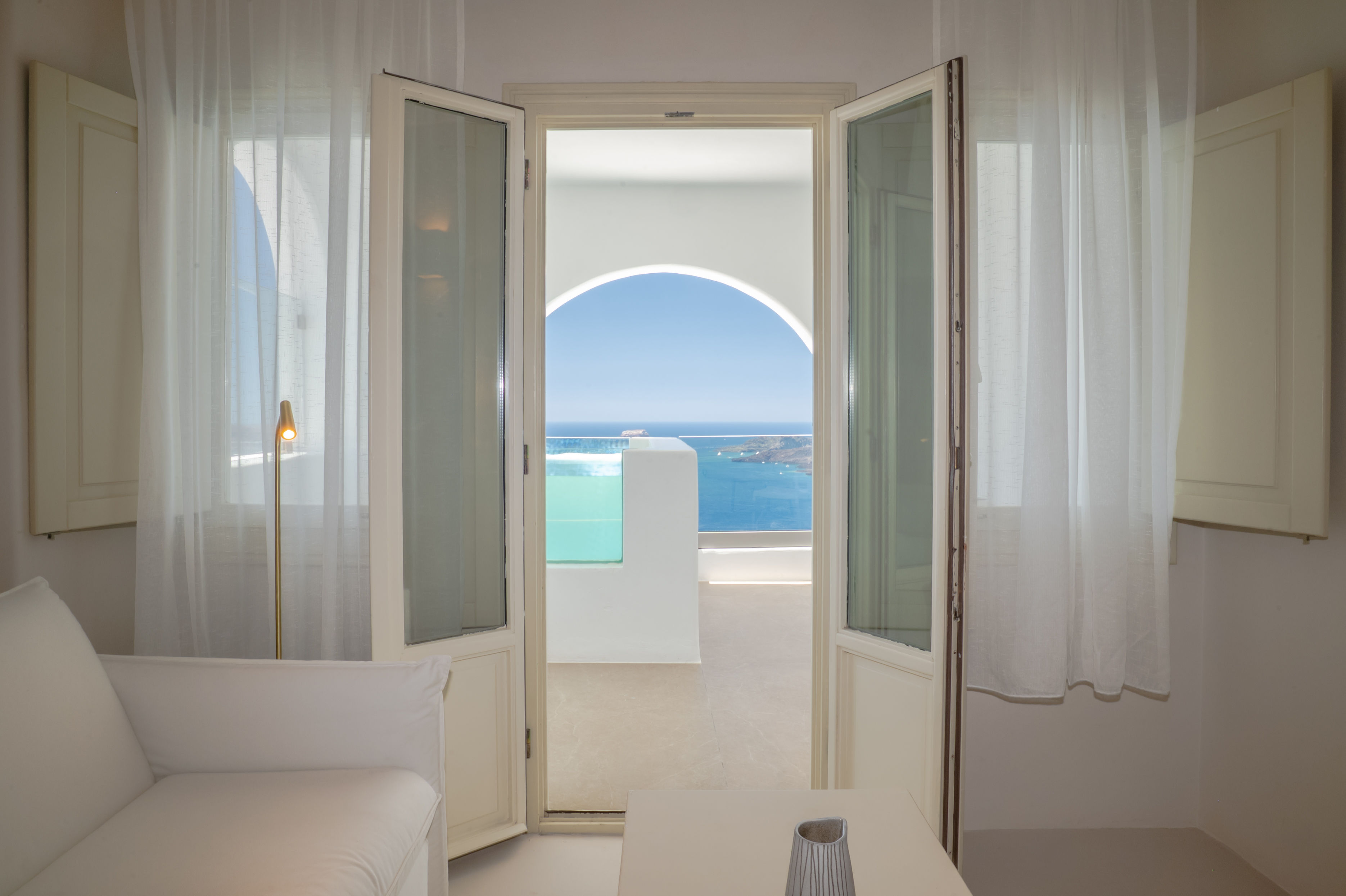 Executive Blue Suite with Hot Tub and Caldera View
