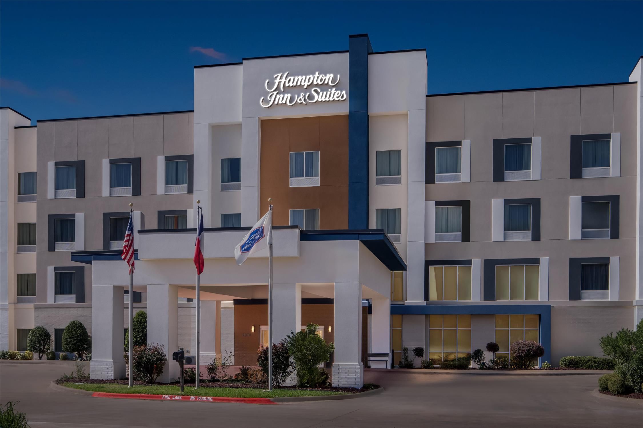 Hampton Inn & Suites Waxahachie 2