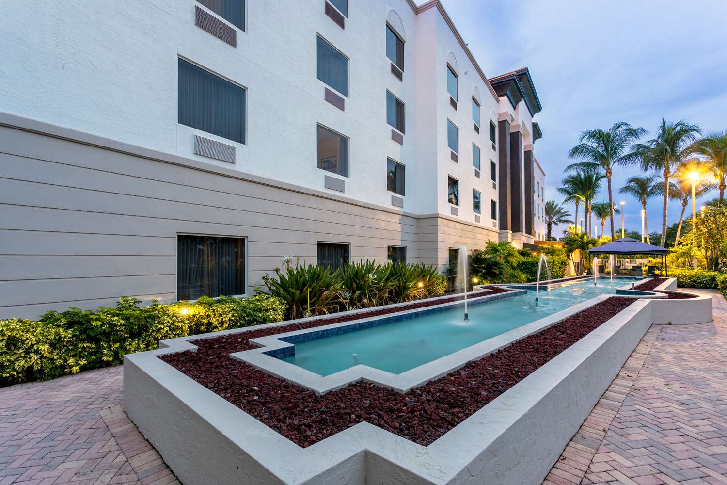 Hampton Inn & Suites Wellington 2