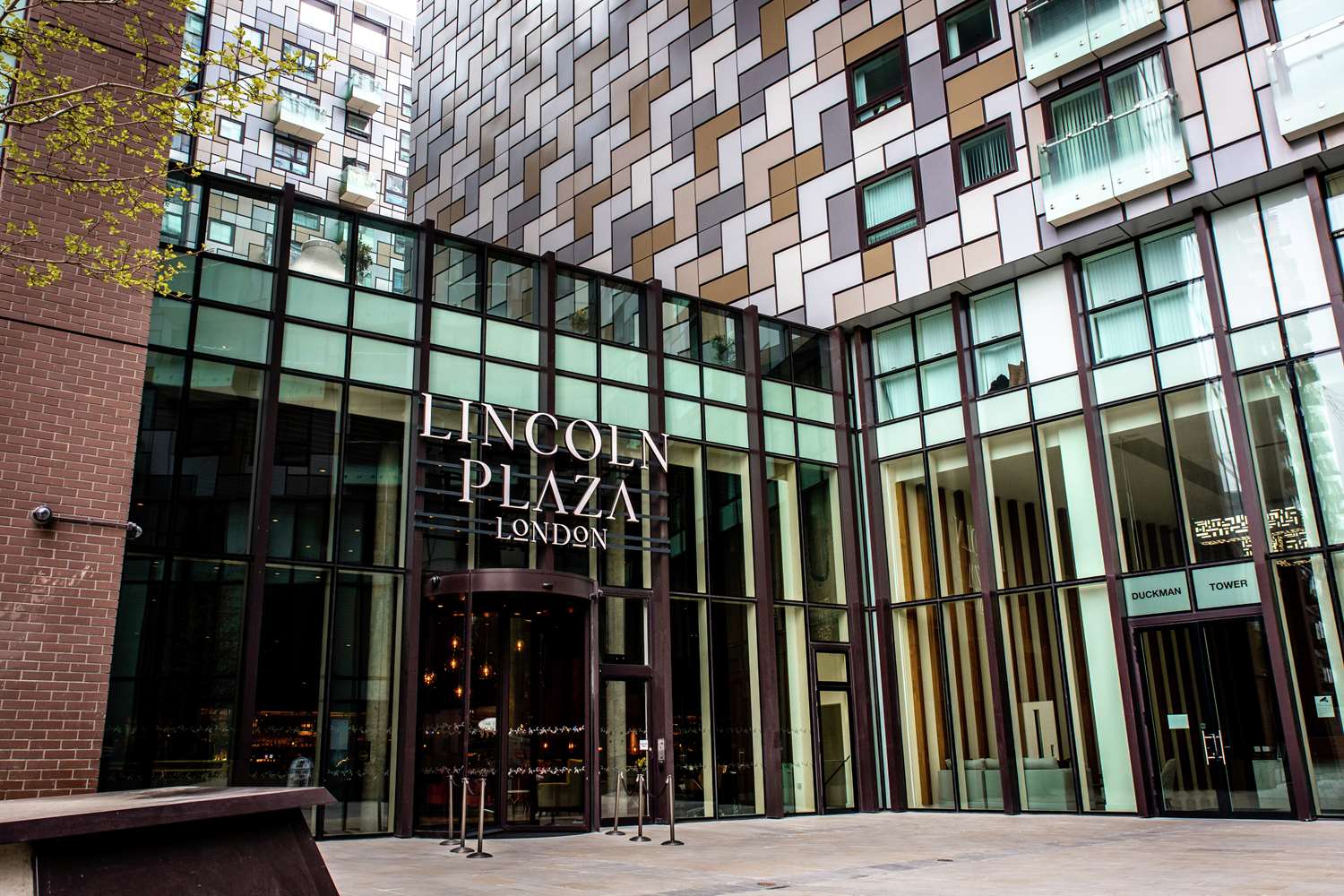 Lincoln Plaza London, Curio Collection by Hilton 1
