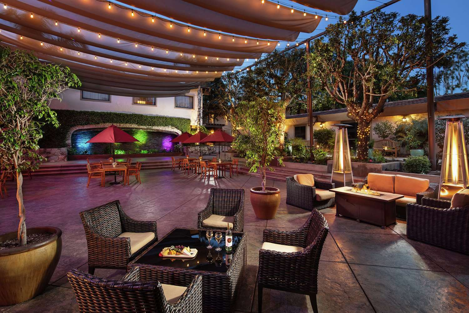 DoubleTree by Hilton Claremont 2