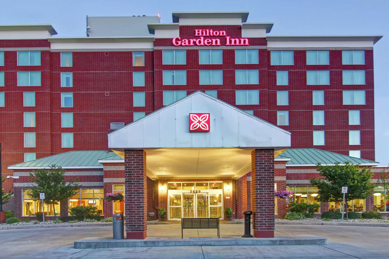 Hilton Garden Inn Ottawa Airport 2