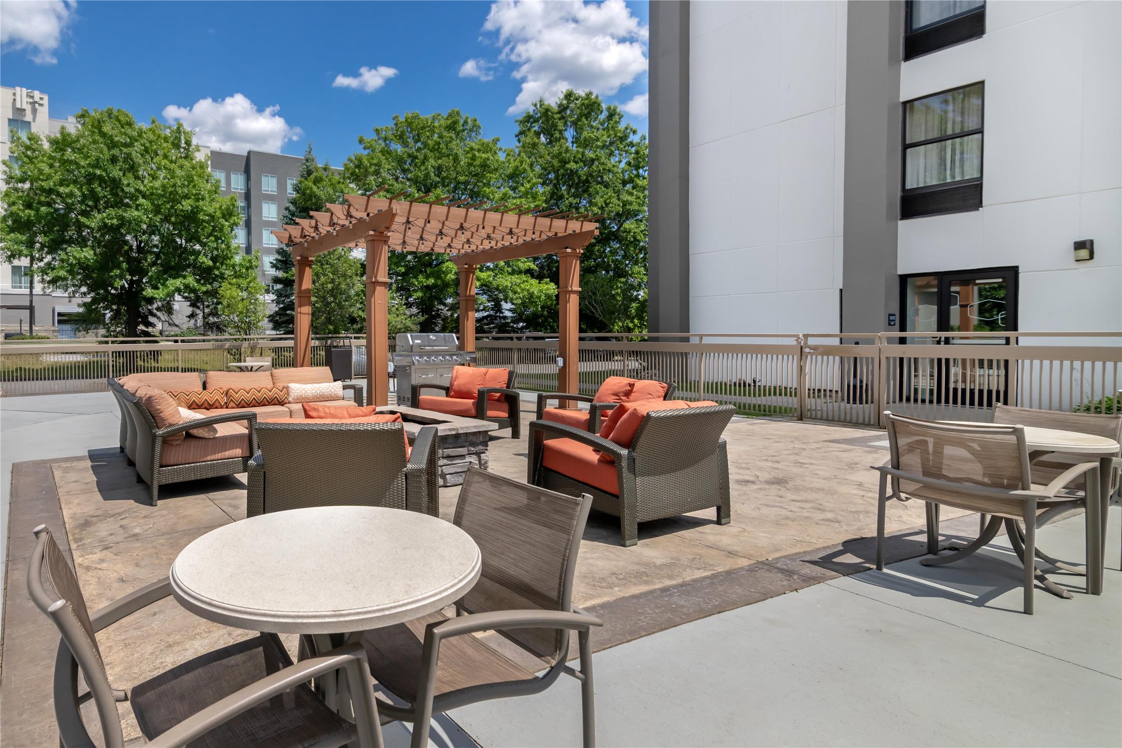 Hampton Inn Albany-Wolf Road 2