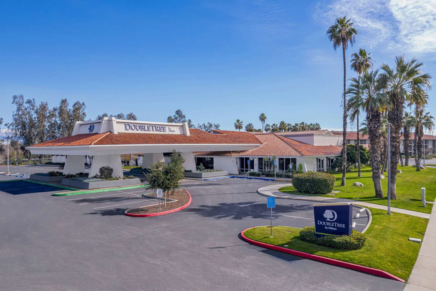 DoubleTree by Hilton Bakersfield 1