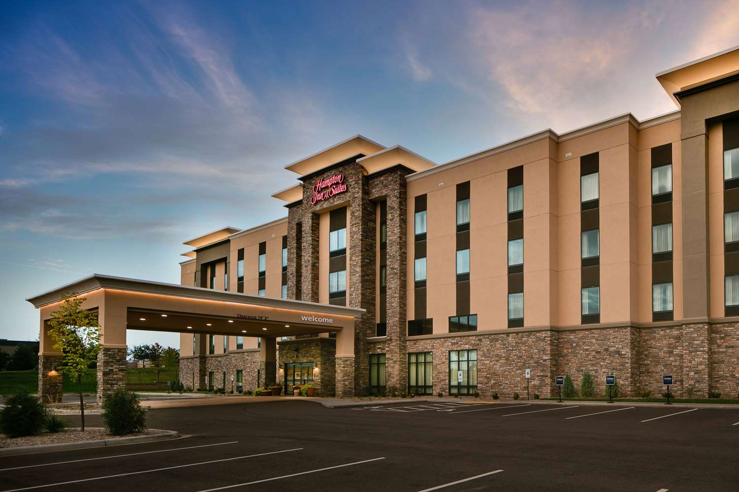 Hampton Inn & Suites Hudson, WI 1