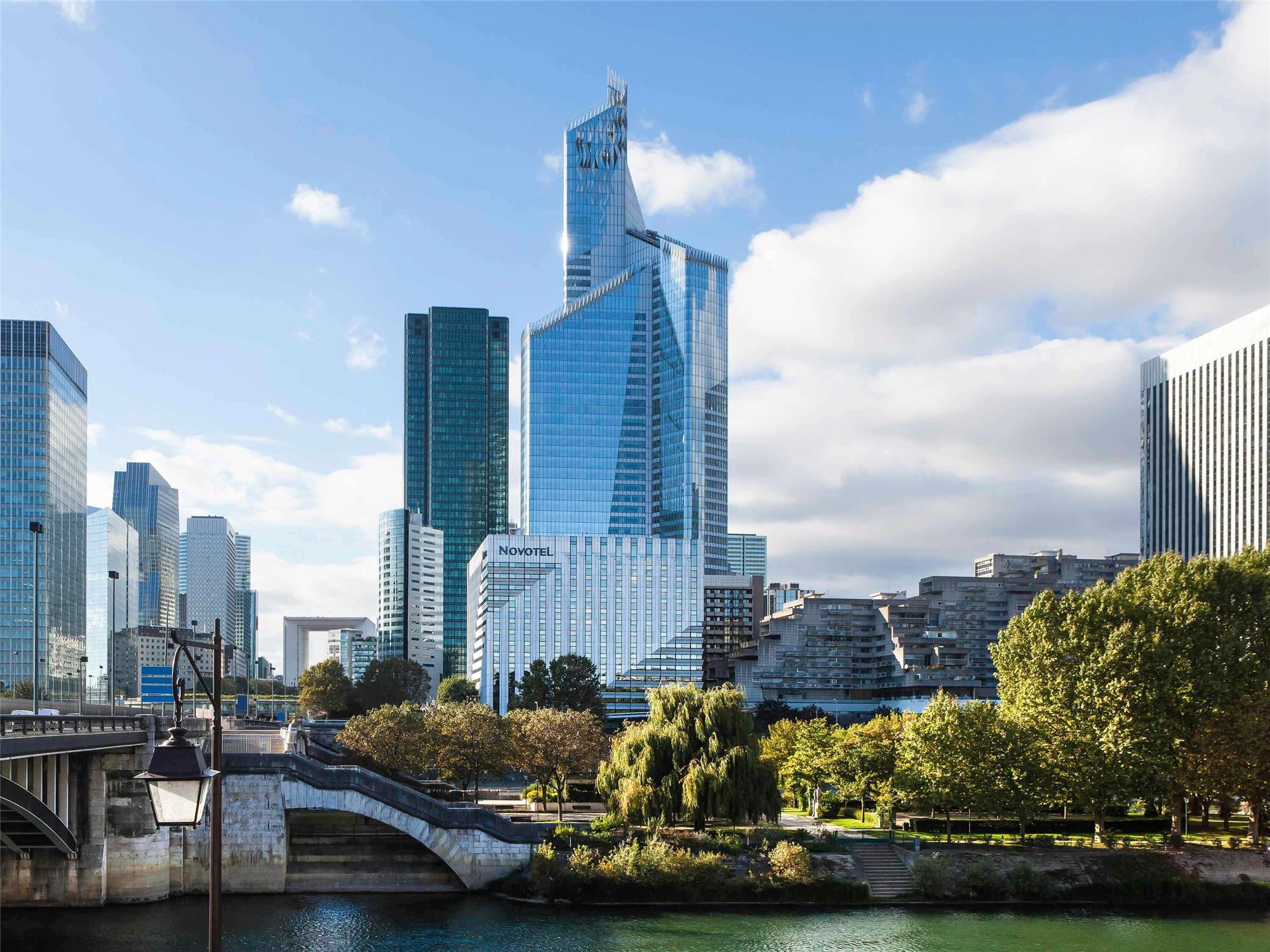 Novotel Paris La Defense Esplanade 1