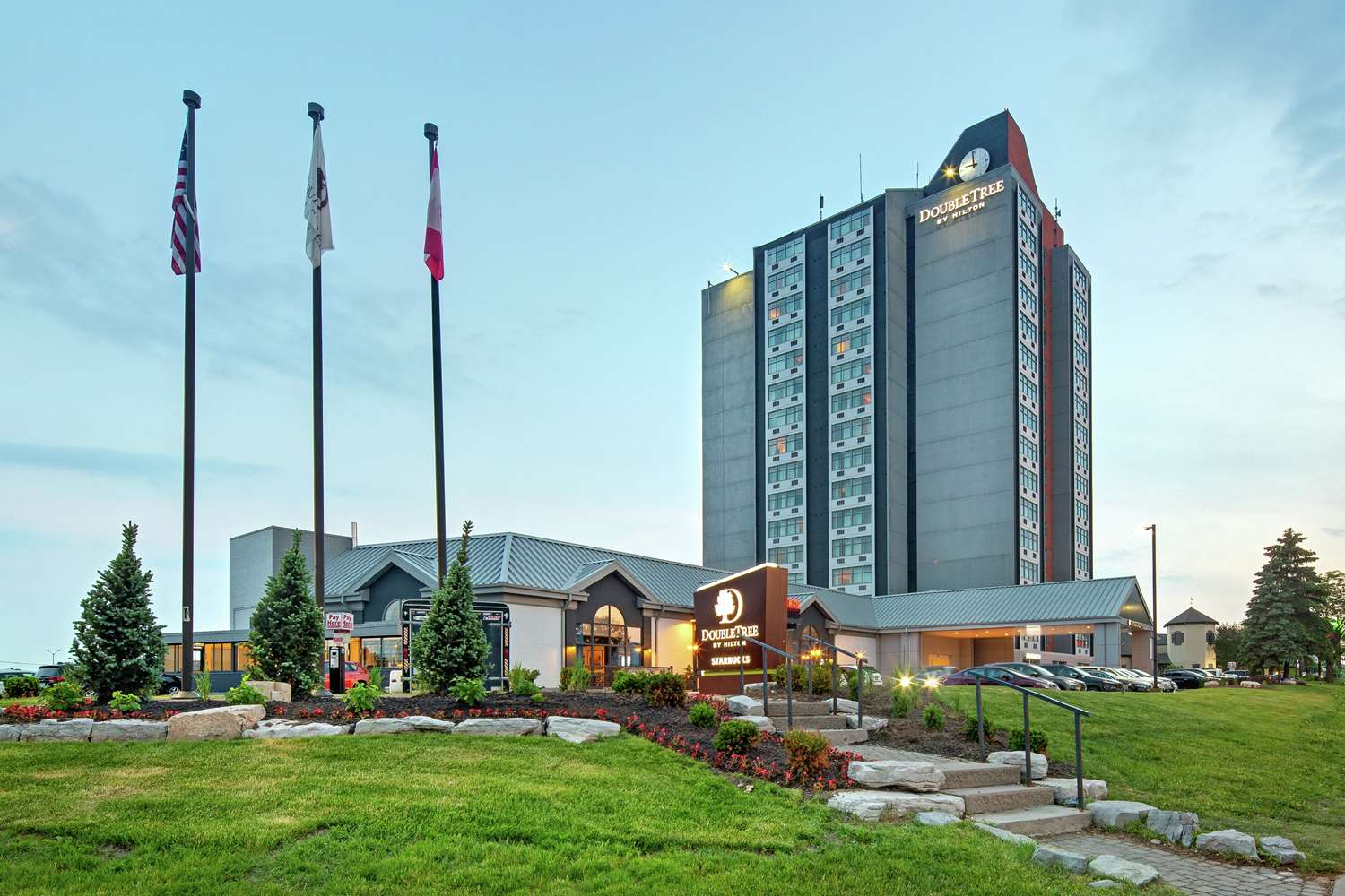 DoubleTree by Hilton Toronto Airport 1