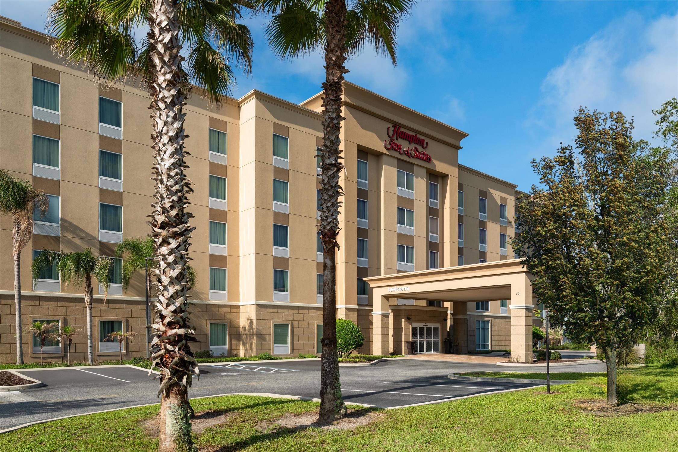 Hampton Inn & Suites Deland 2