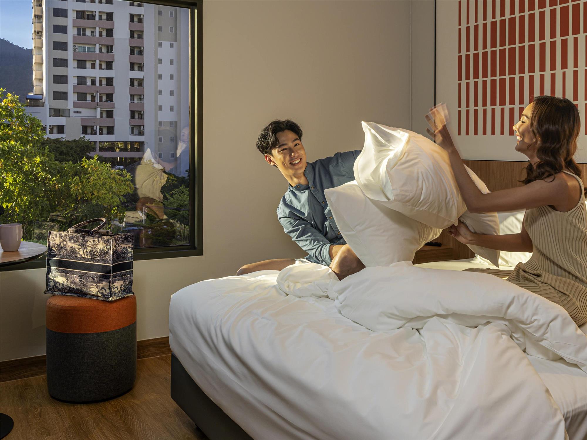Standard room king bed, mountain side