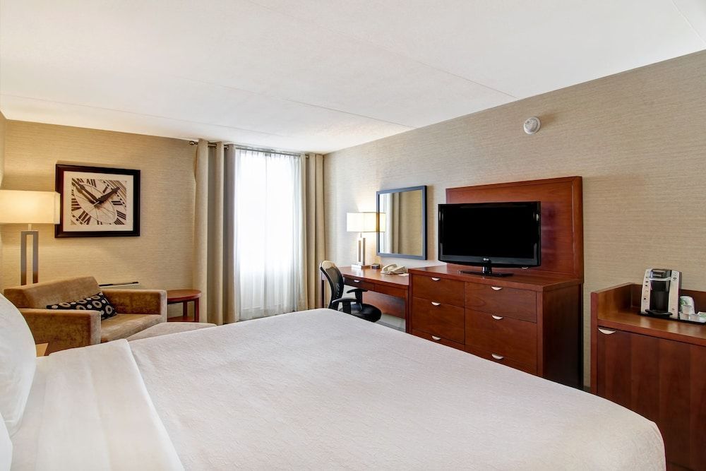 1 King Bed Premium Corner Room