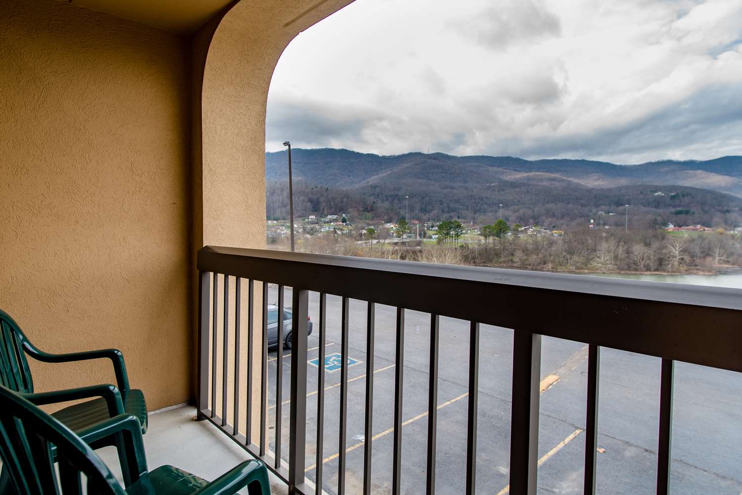 Camera doppia, vista sulle montagne, balcone