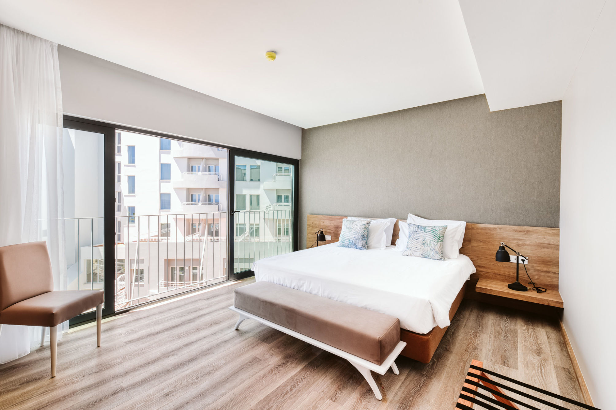 Deluxe Twin Room with Partial Sea View