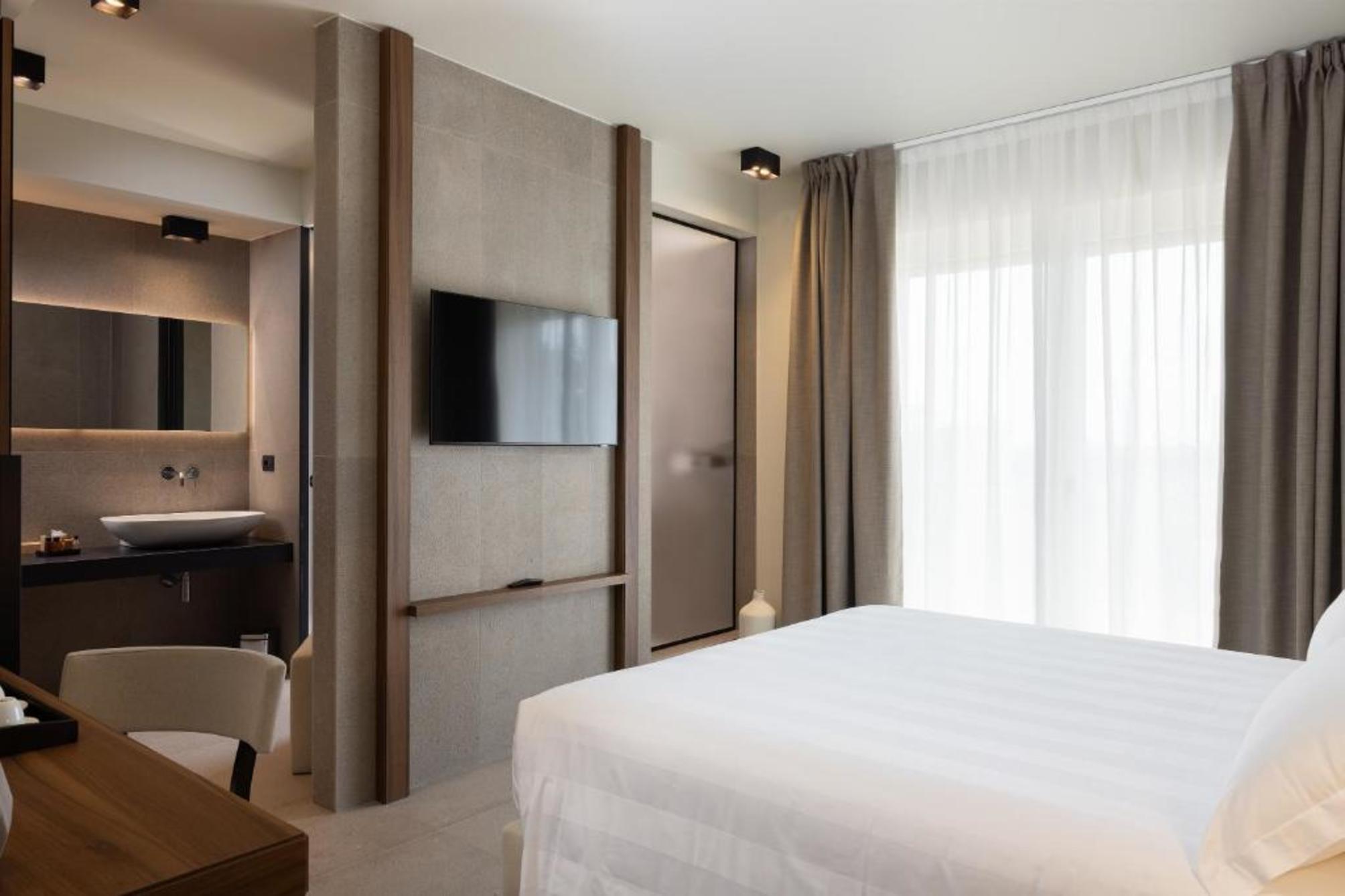 Deluxe Queen Double Room 
