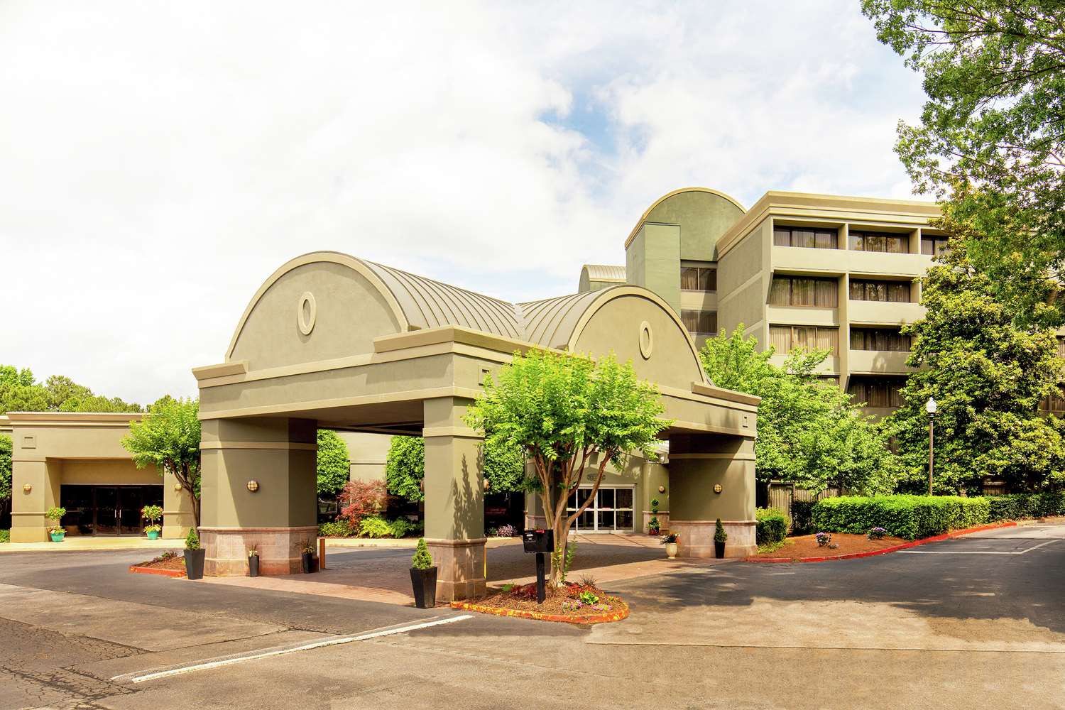 DoubleTree by Hilton Atlanta Windy Hill Ballpark 1