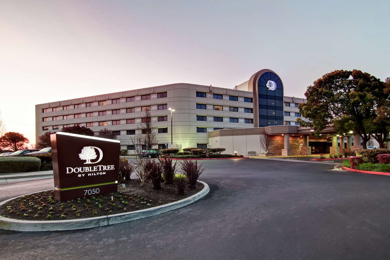 DoubleTree by Hilton Pleasanton at the Club 2