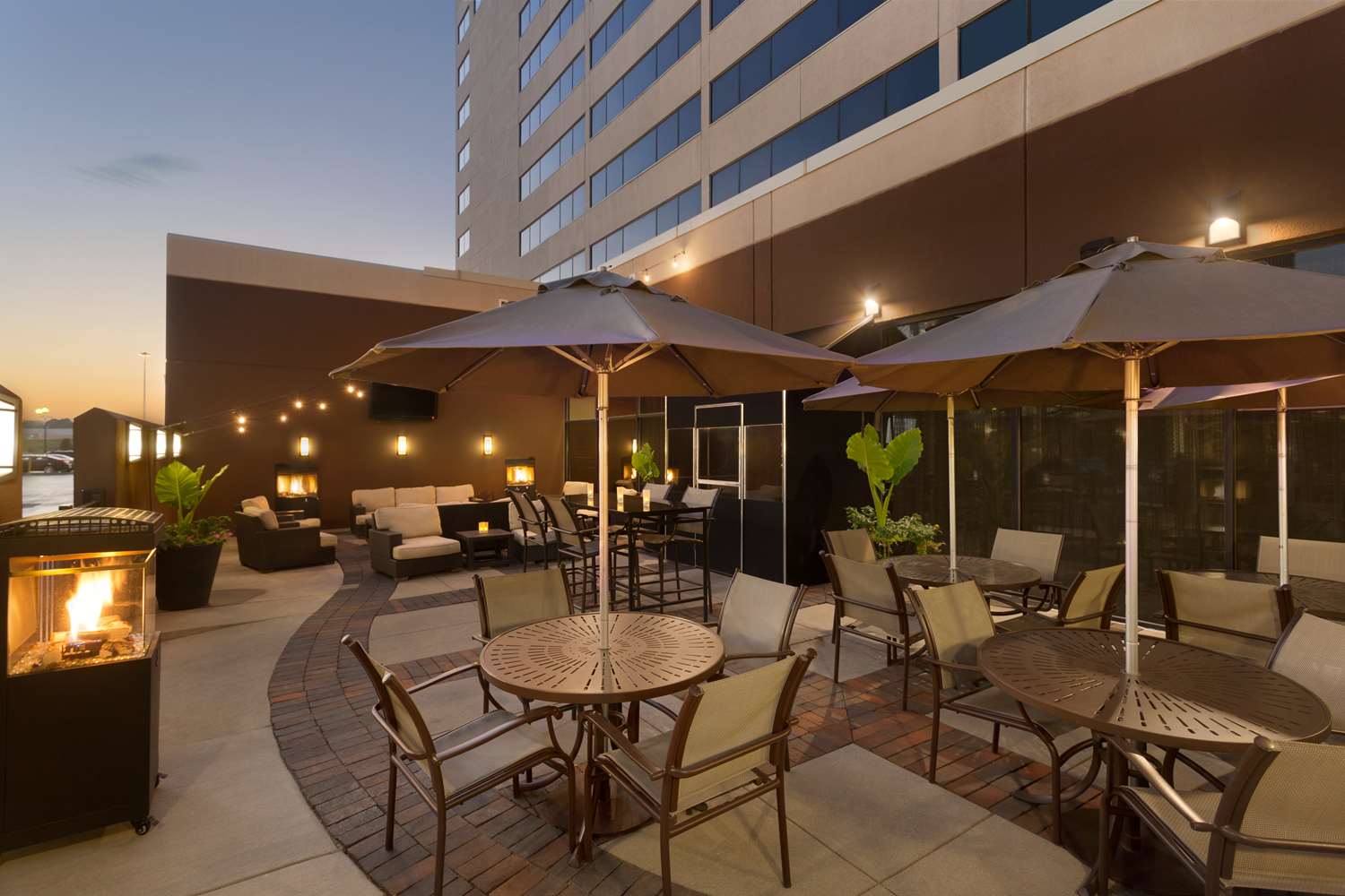 Hilton Chicago/Oak Brook Suites 1