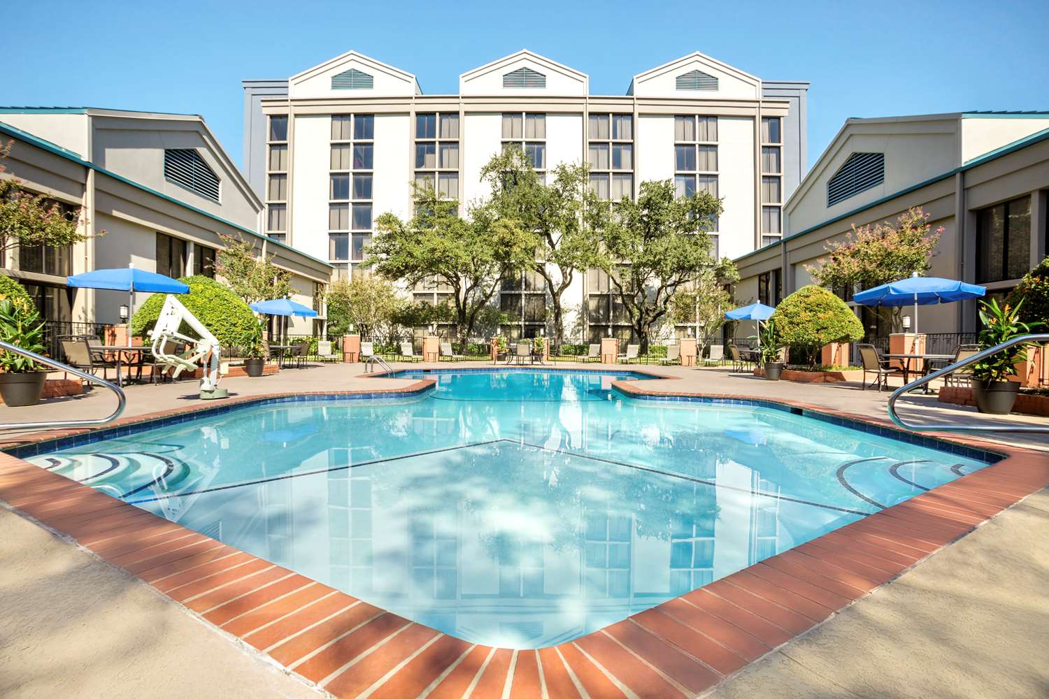 DoubleTree by Hilton DFW Airport North 1