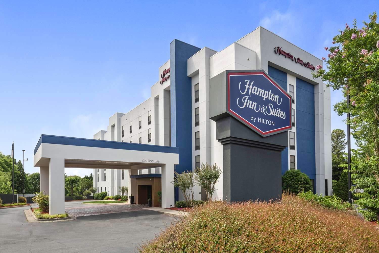 Hampton Inn & Suites Burlington, NC 1