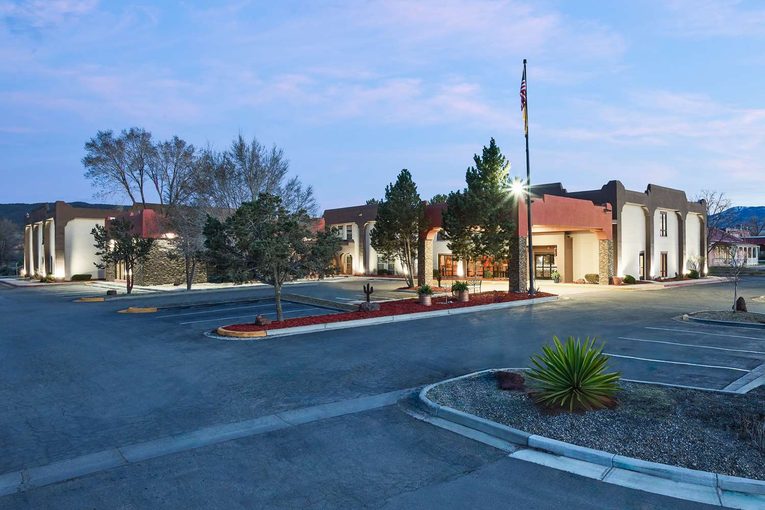 Hampton Inn Taos 1