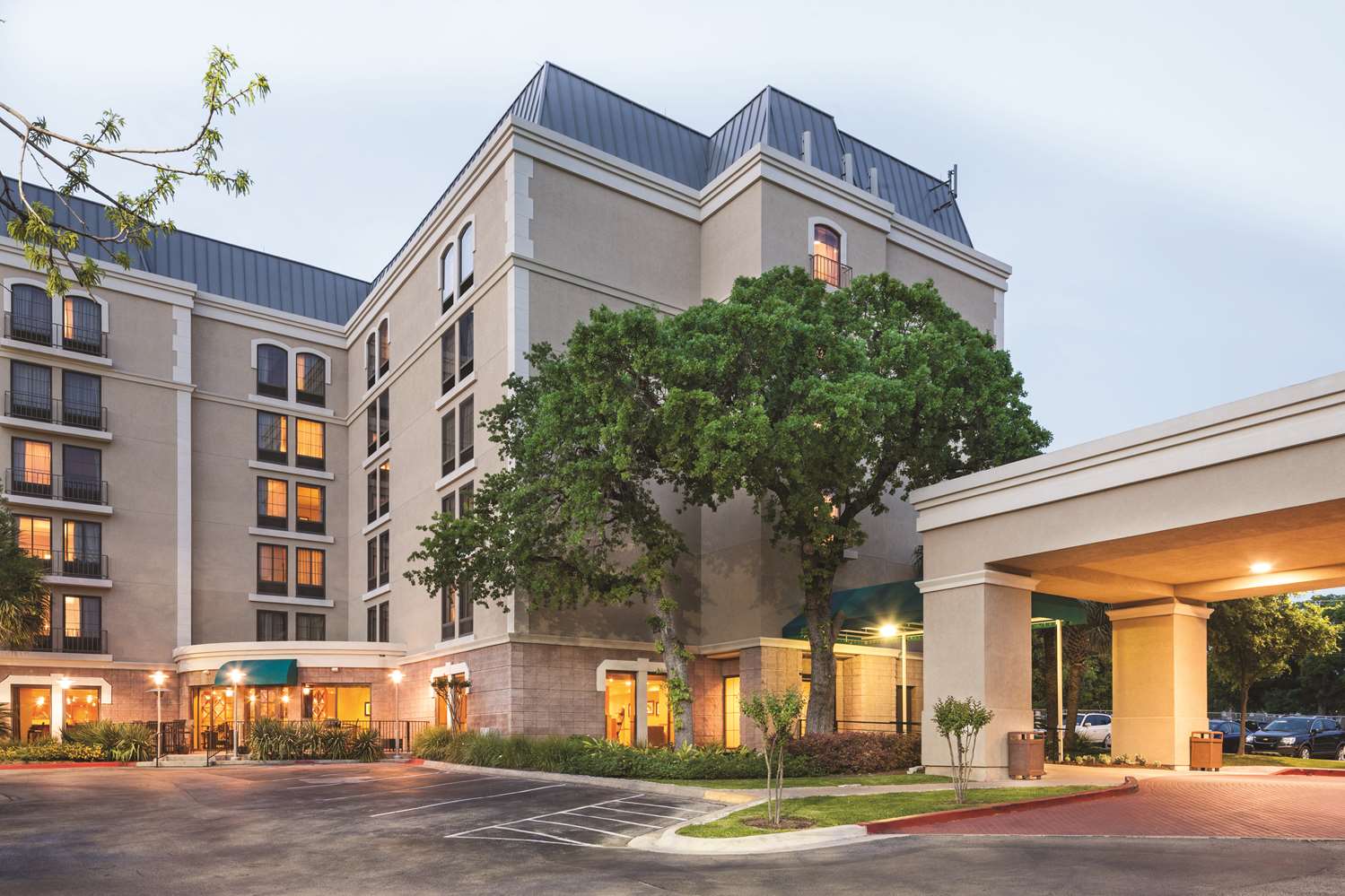 DoubleTree by Hilton Austin-University Area 2