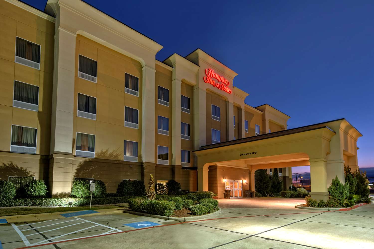 Hampton Inn & Suites Corsicana 2