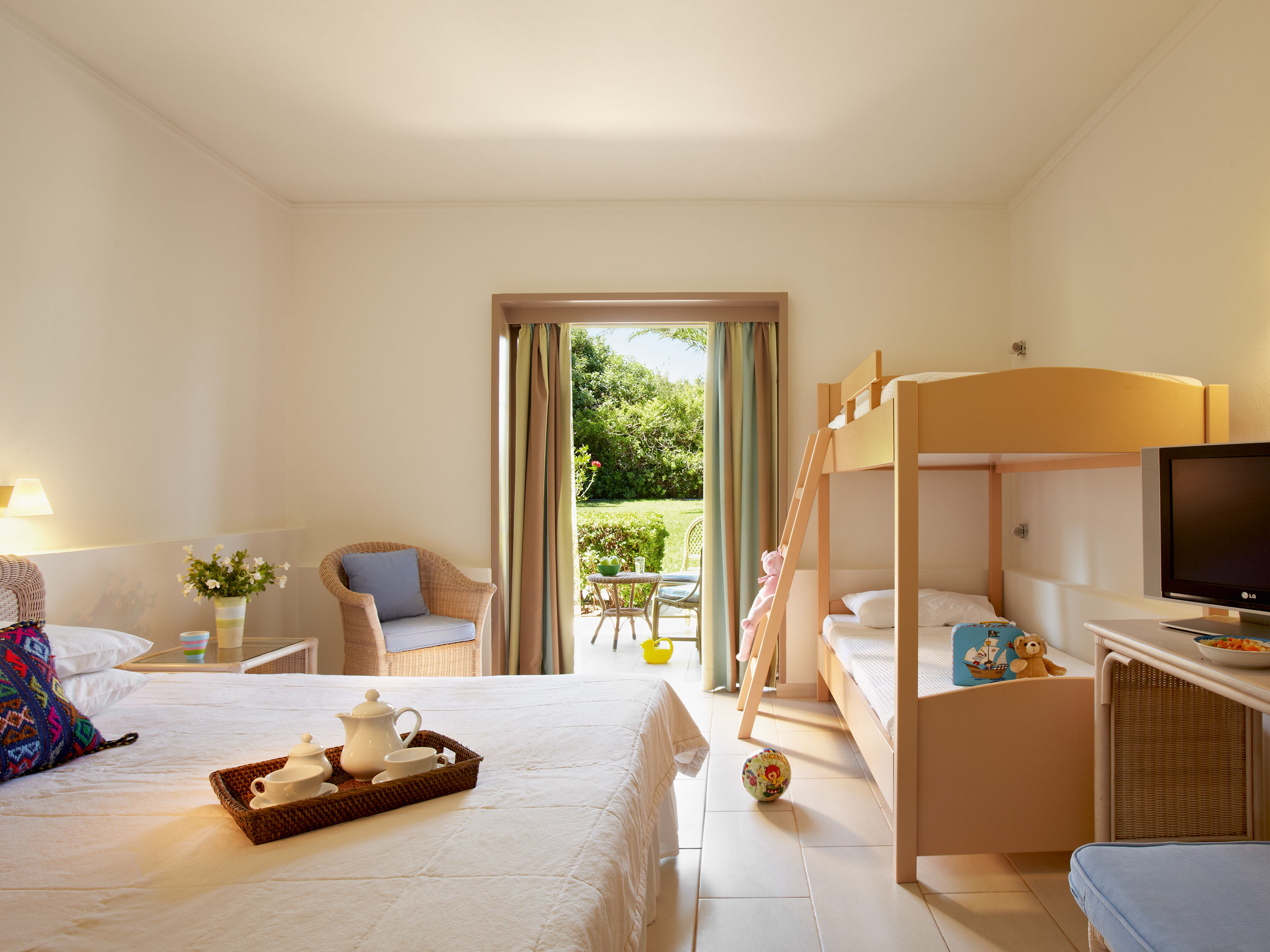 Erdgeschoss familien- zimmer mit gartenblick