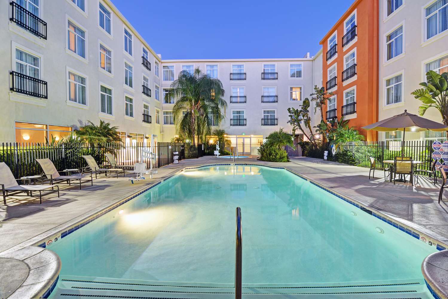 Embassy Suites by Hilton Valencia 1
