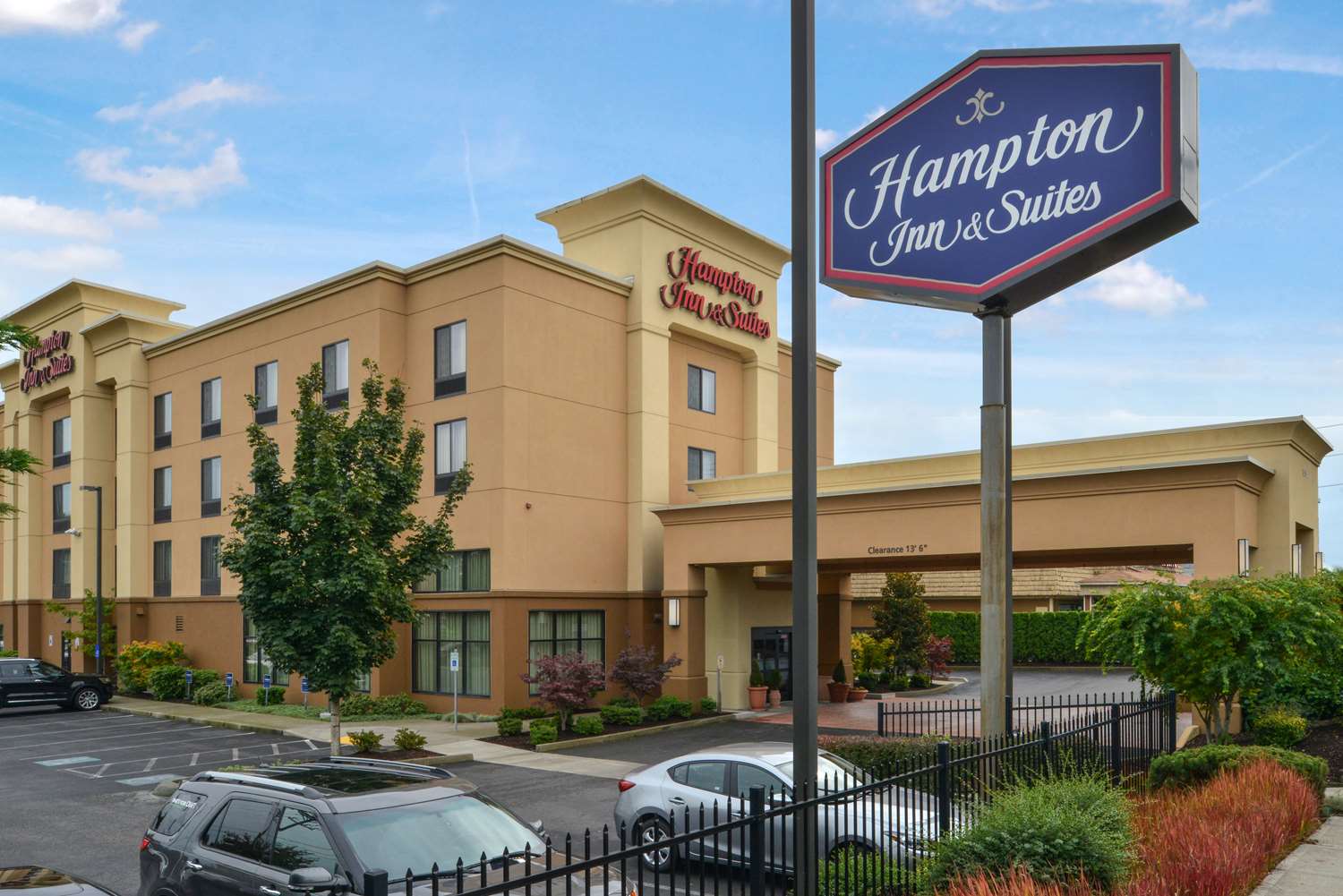 Hampton Inn & Suites Tacoma 1