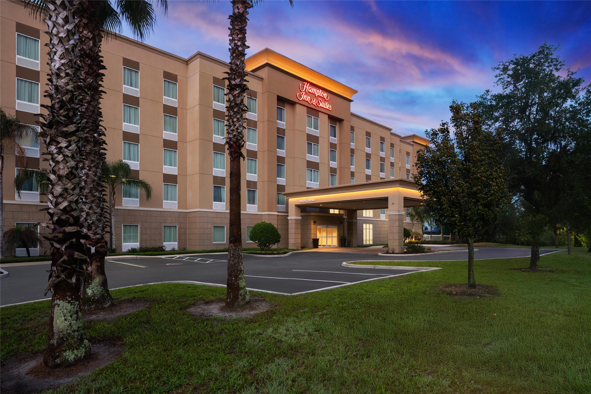 Hampton Inn & Suites Deland 1