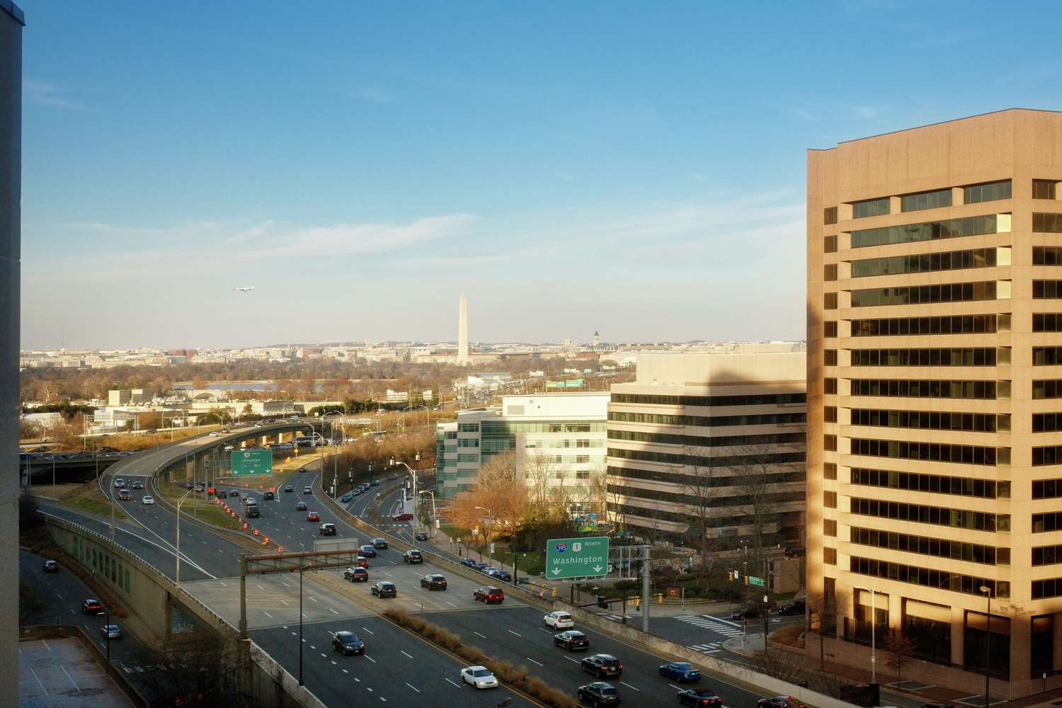 Embassy Suites by Hilton Crystal City National Airport 2